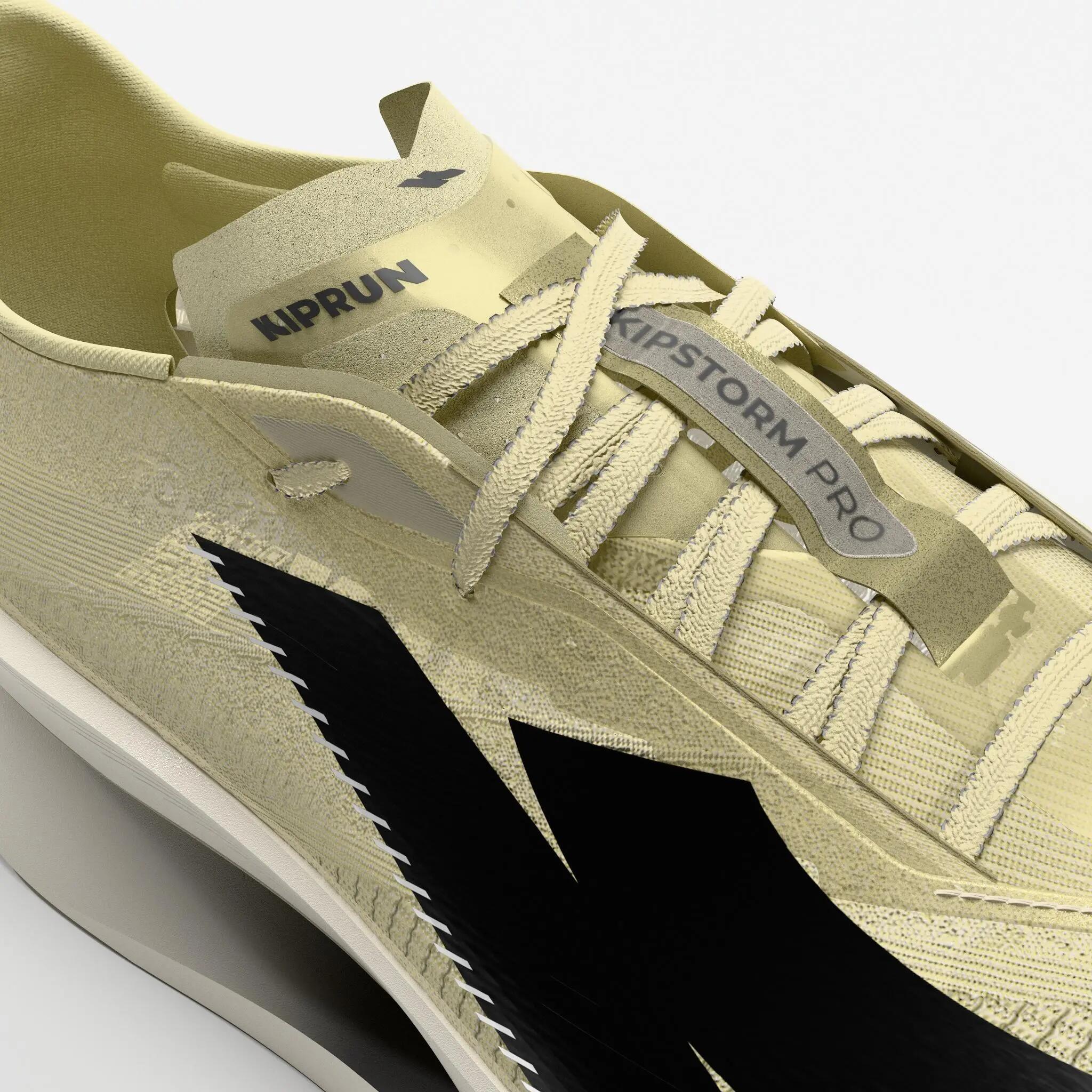 Zapatillas running con placa carbono hombre, Kiprun Kipstorm Pro amarillo 7/8