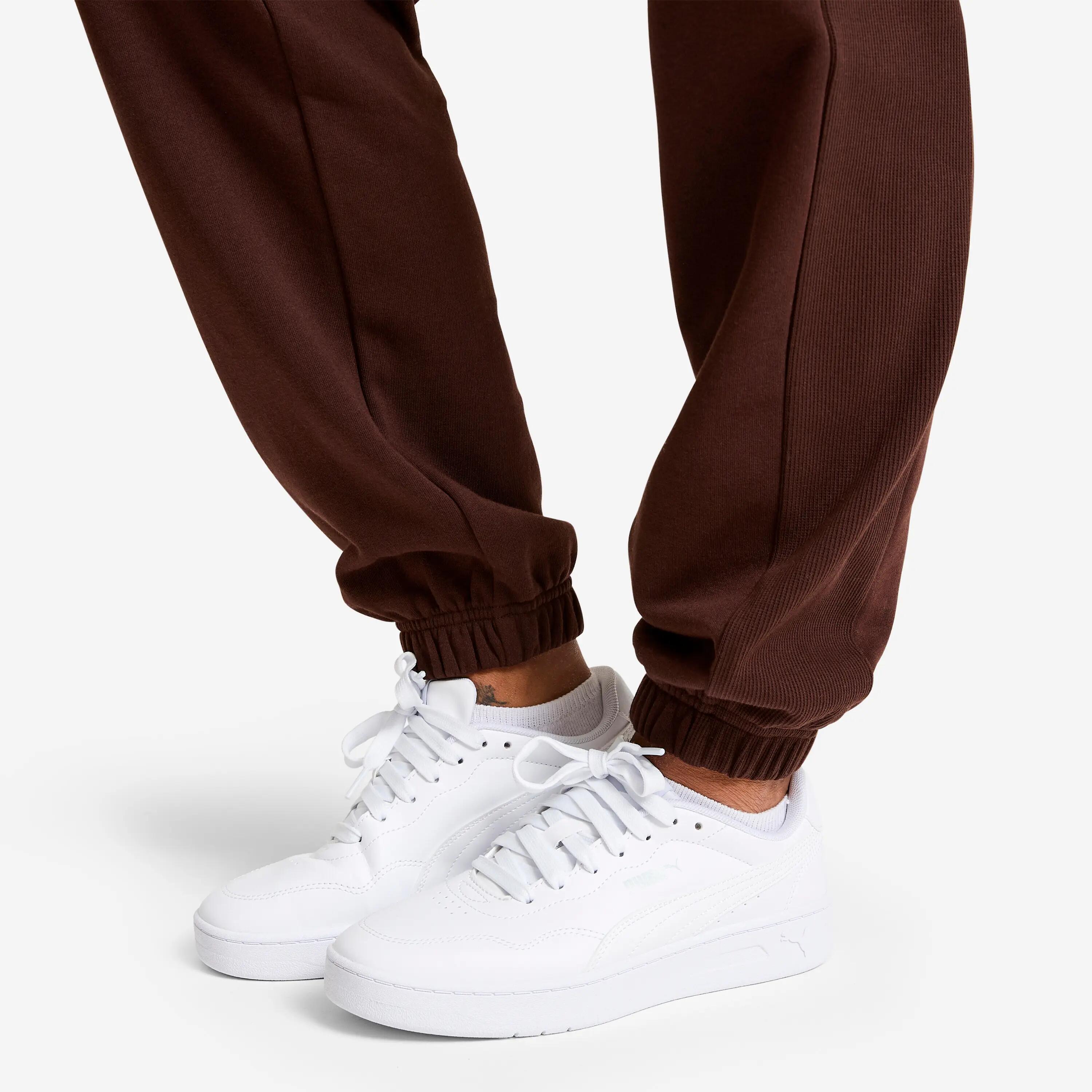 Pantaloni tuta Puma donna regular fit felpati marroni 5/7