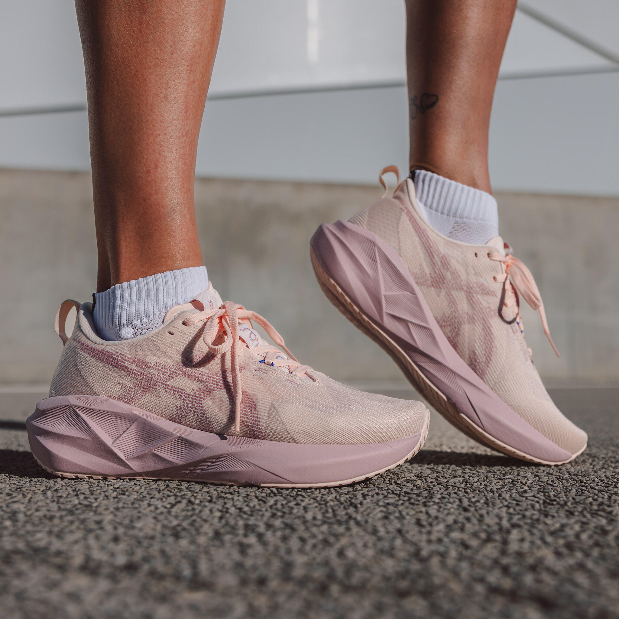 Laufschuhe für Damen, Asics Novablast Pink 2/9