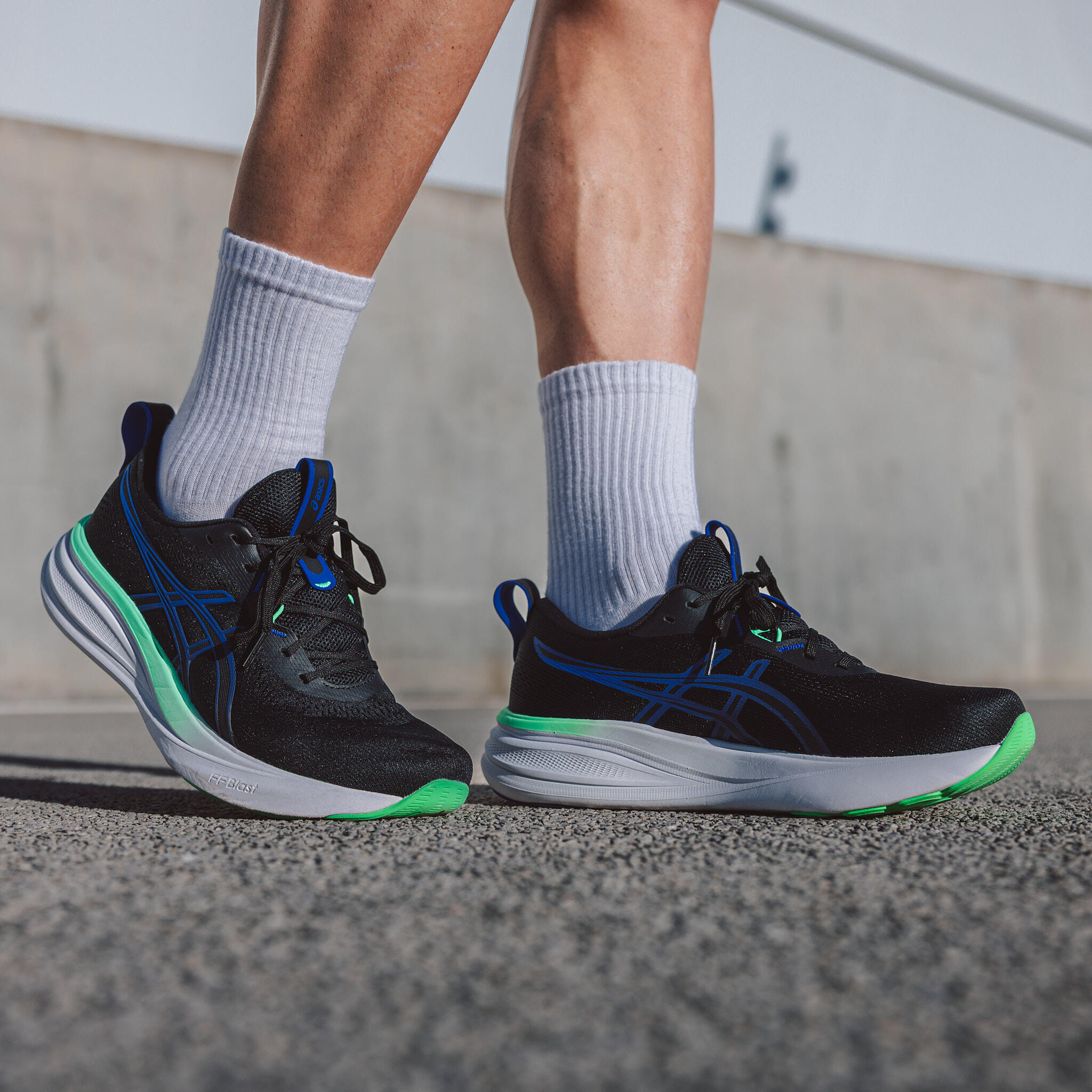Herren-Laufschuh, Asics Gel Pulse 17 schwarz und grün 2/10