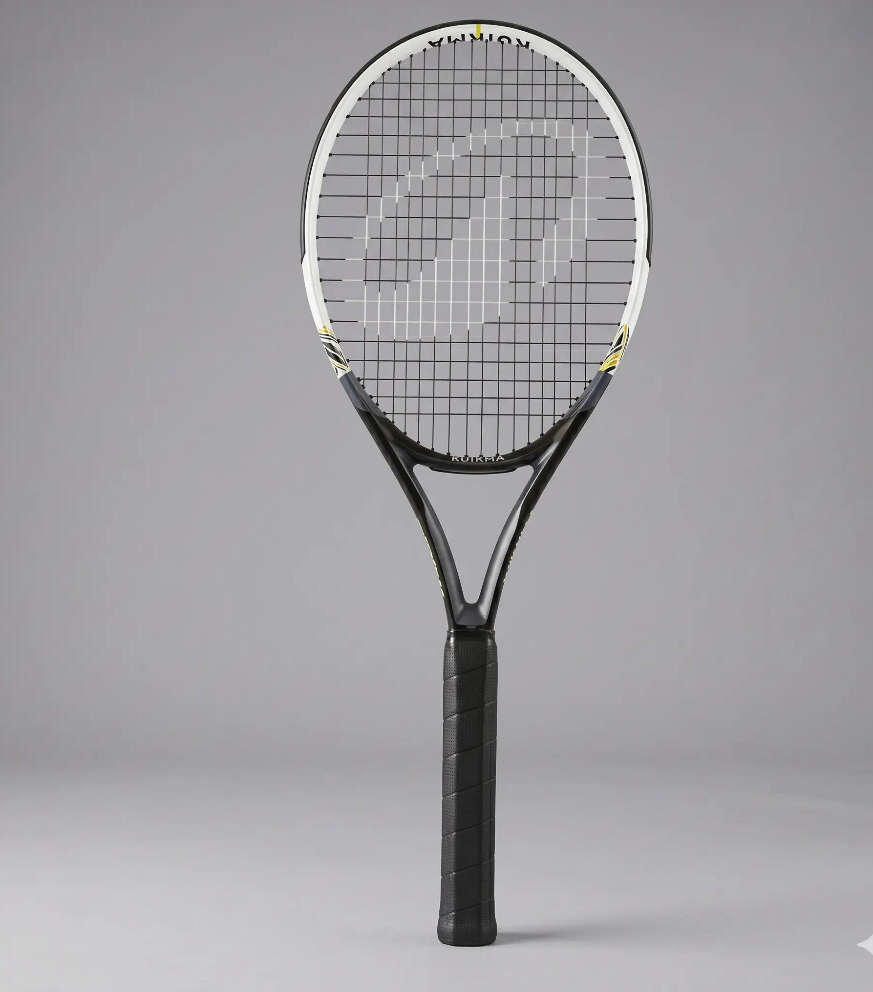 Tennisschläger mit schwarzen Hintergrund