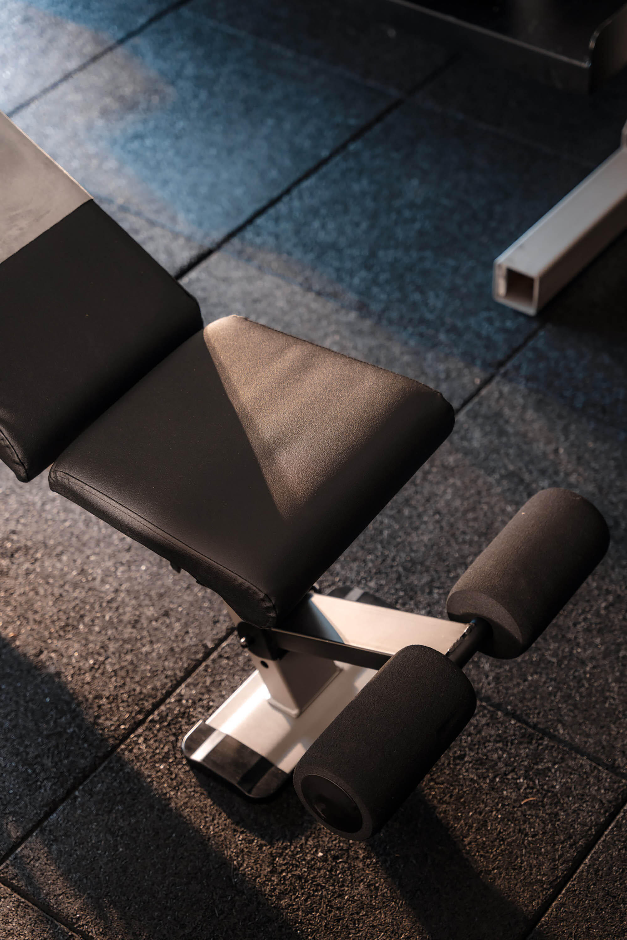 Posilovací sklopná lavice odolnost 300 kg 15/20