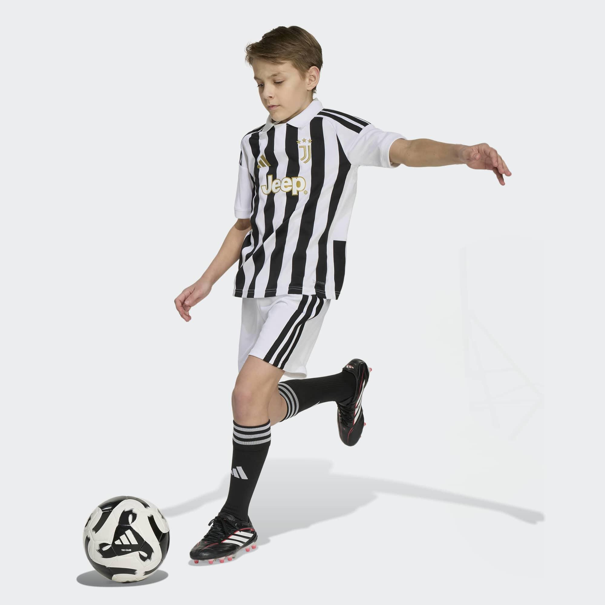 Kinder Fußball Trikot R- Juventus Turin Heim 26/27 Replika 6/8