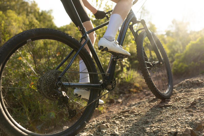 Hoe een fietsversnelling & achterderailleur afstellen?