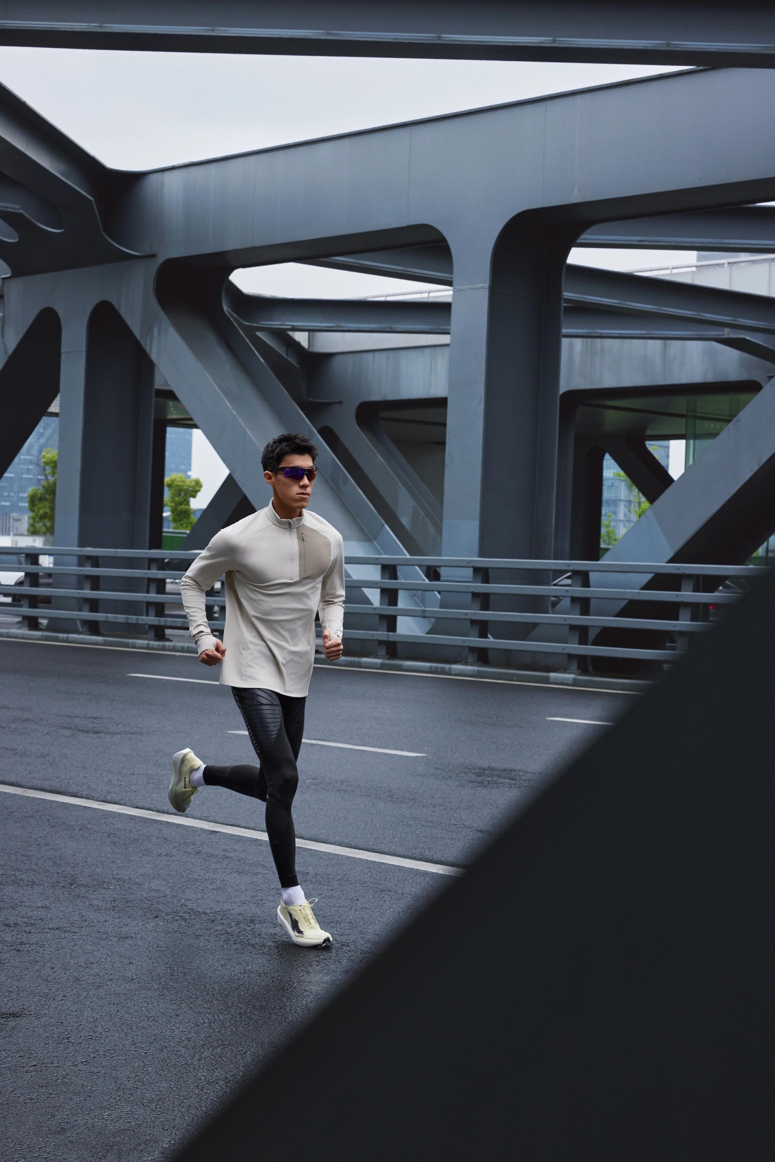Pánské běžecké tričko na zip s dlouhým rukávem hřejivé Kiprun Run 900 Warm 13/13