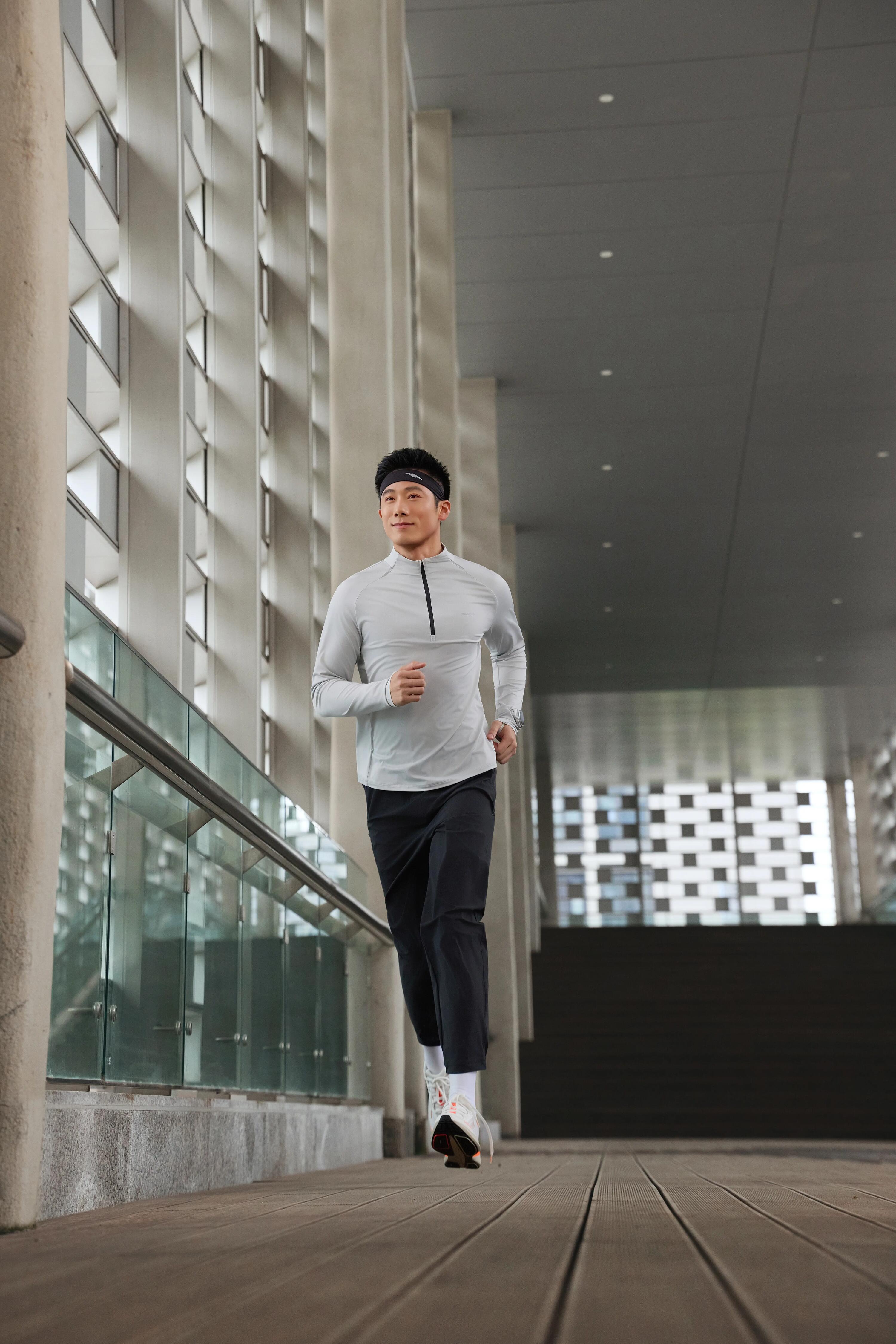 KIPRUN SL 500 Men's warm sleeveless running jacket grey 11/12