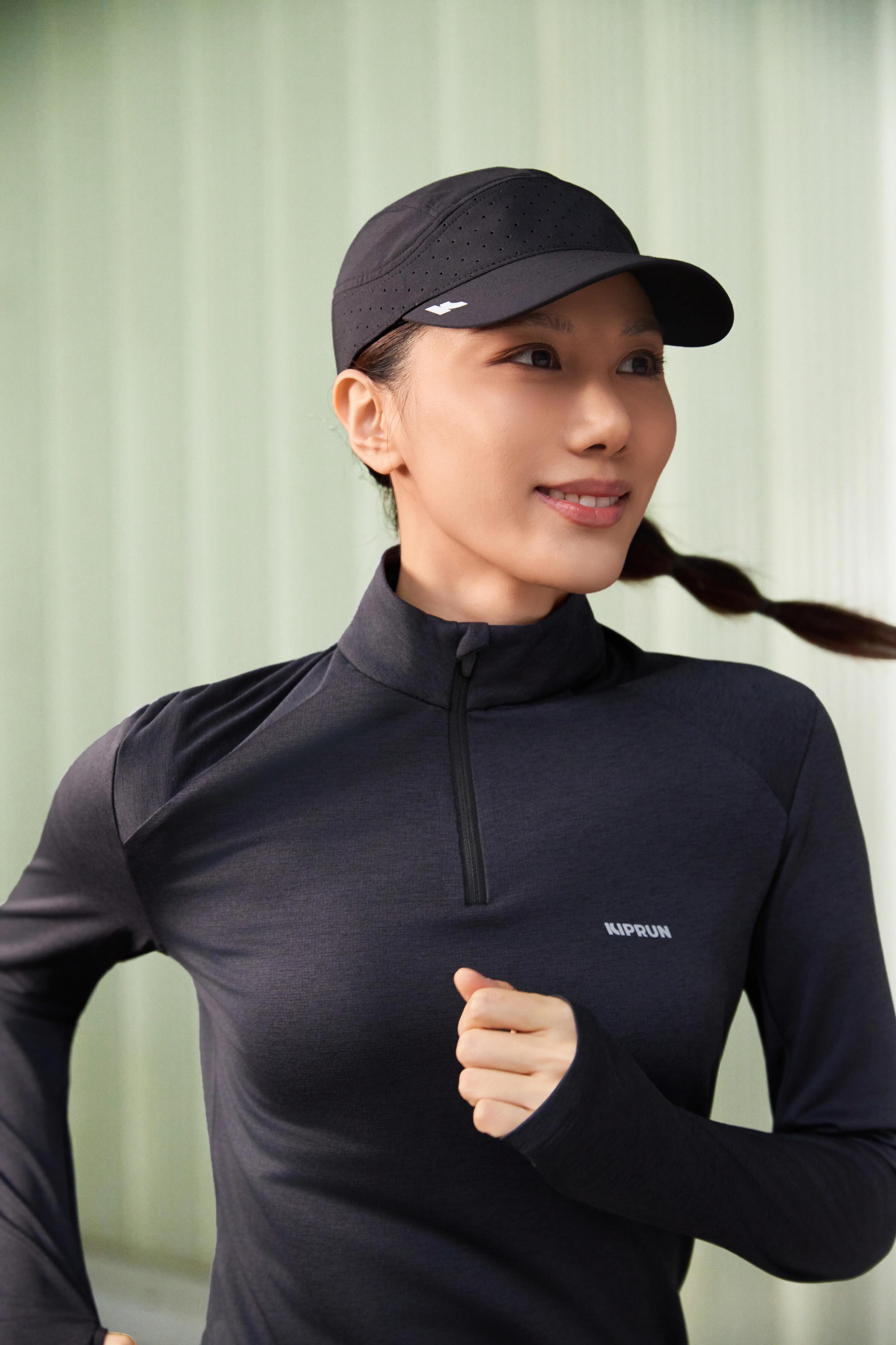 Women's long-sleeved 1/2 zip running T-shirt, Kiprun Run Core black 10/11
