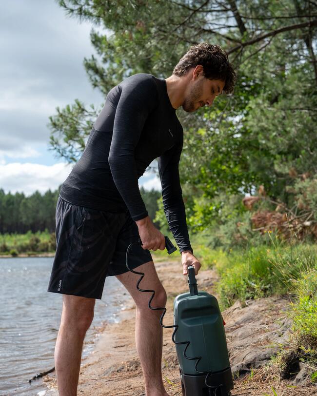 pressurising the Decathlon portable cleaner
