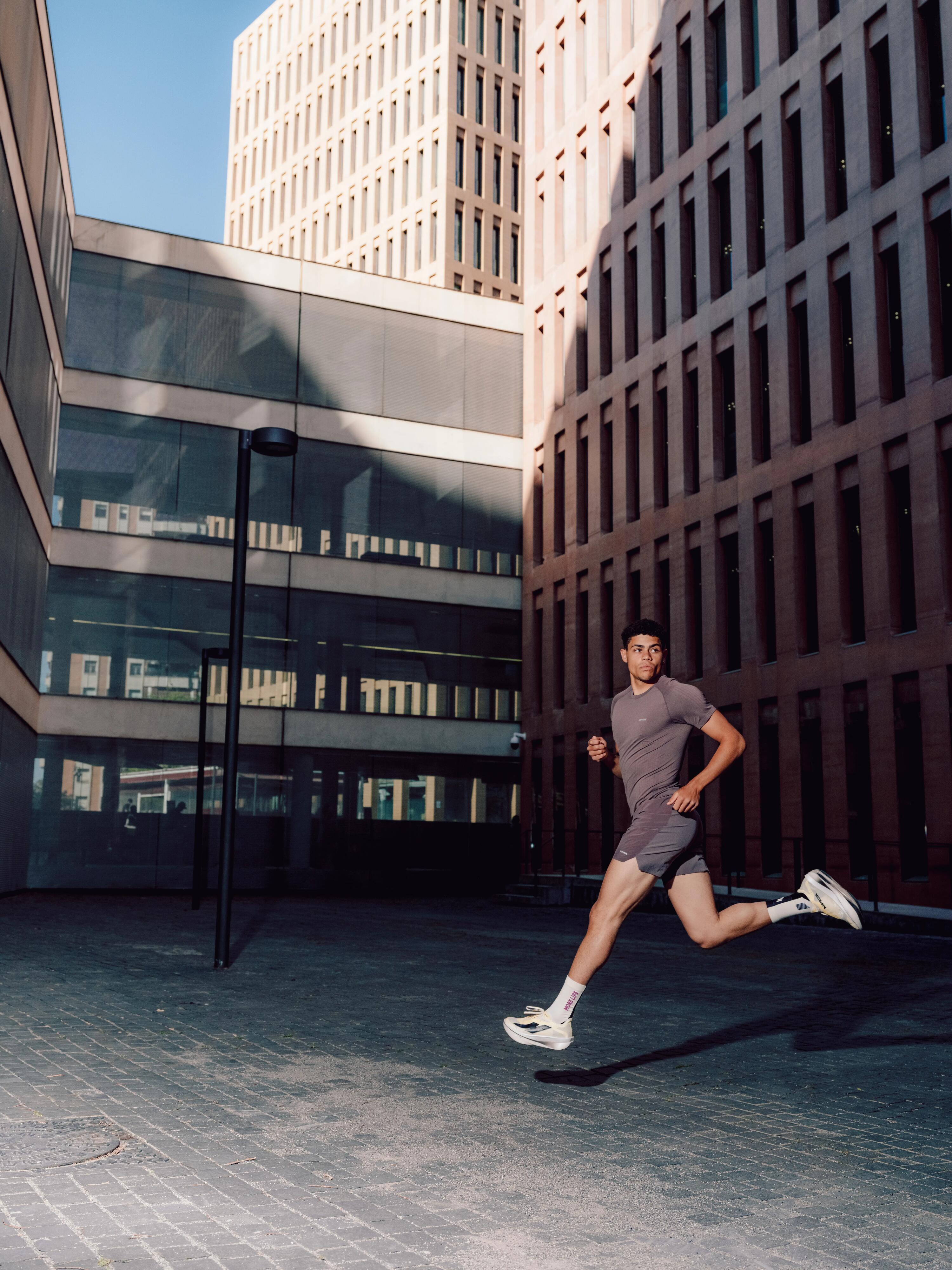 T-shirt de running confort sans couture, Kiprun 500 marron 9/13