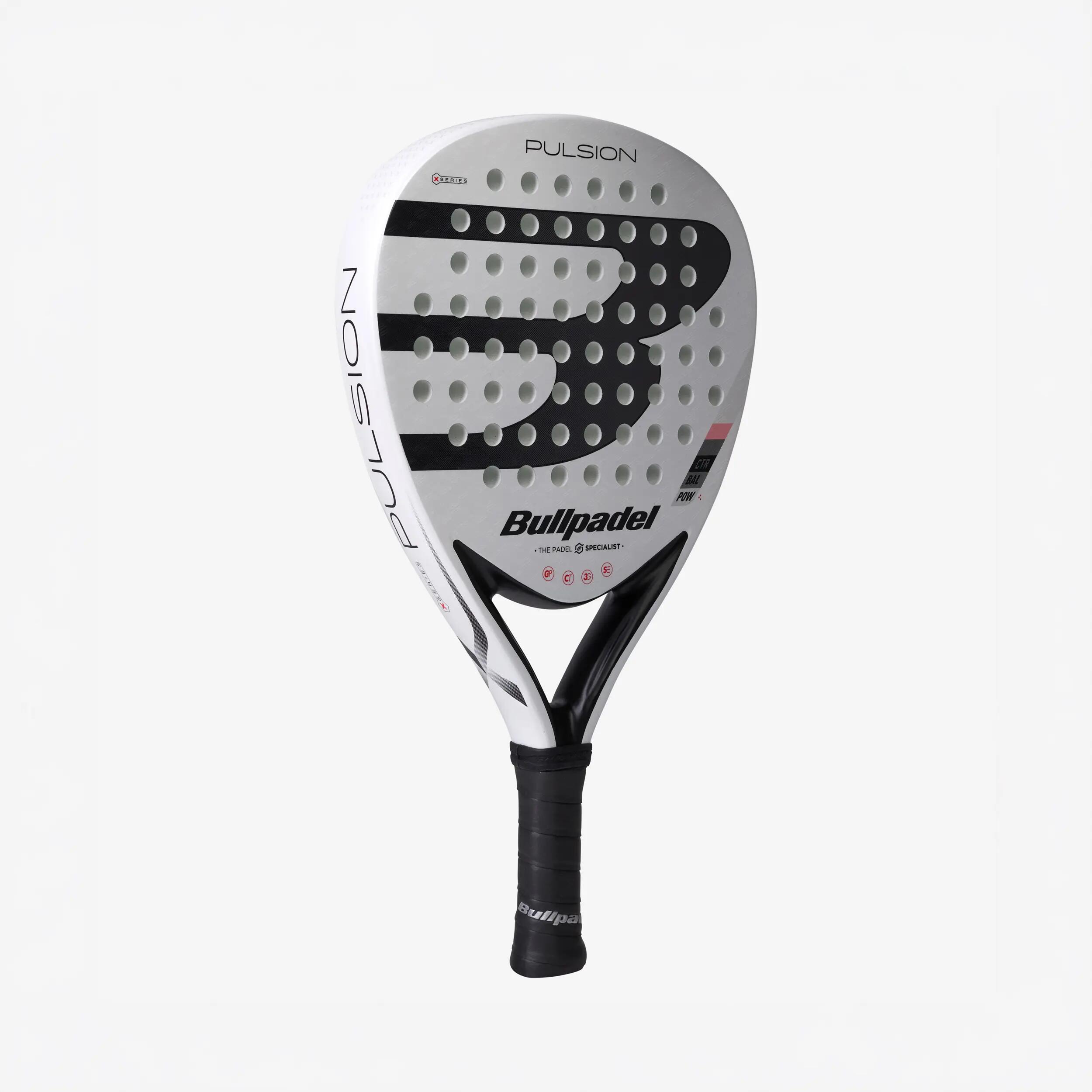 Vánoční sada Bullpadel Pulsion: padelová raketa + batoh + míčky a omotávky 3/11