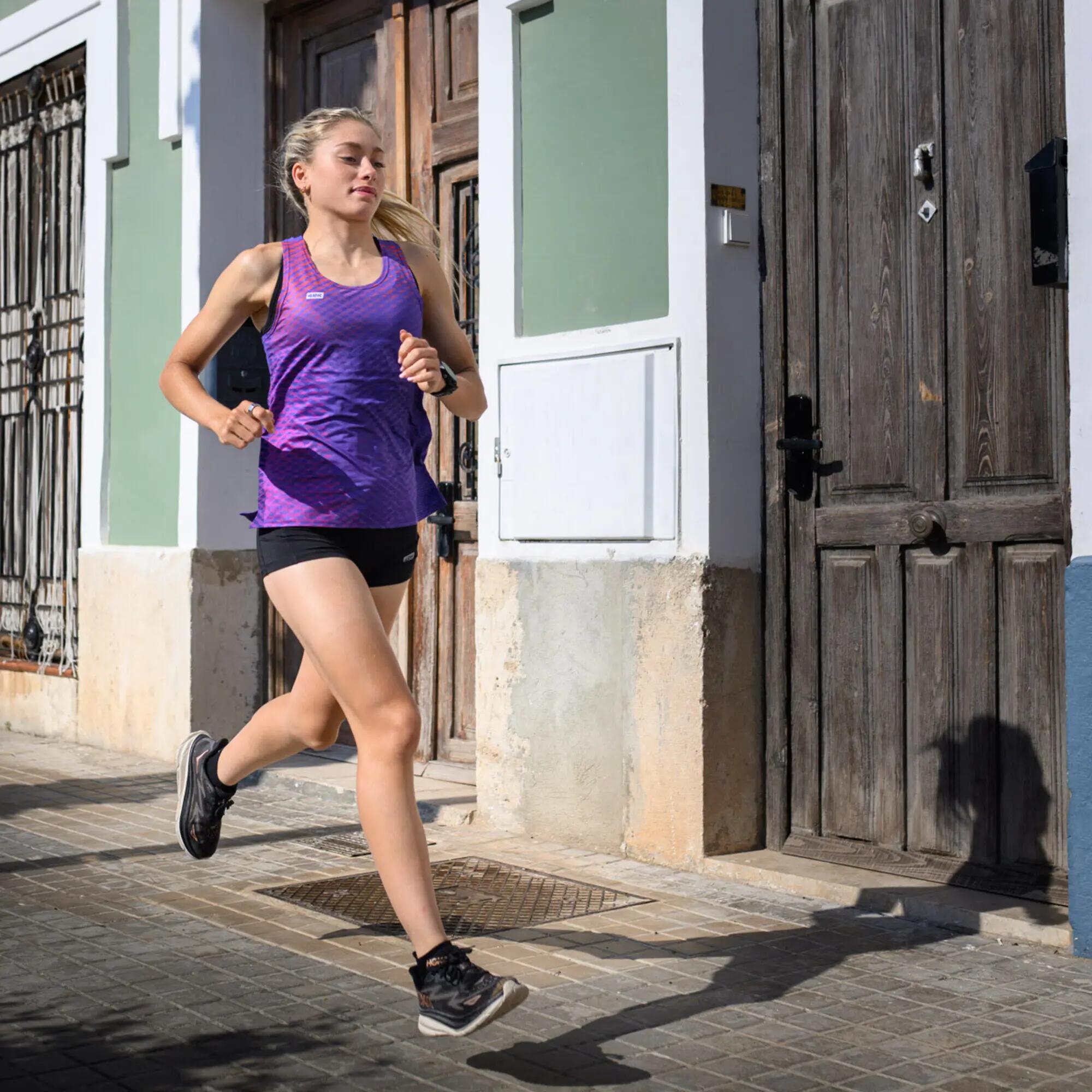 Samarreta sense mànigues running dona 42K Tank Apex morat 8/8