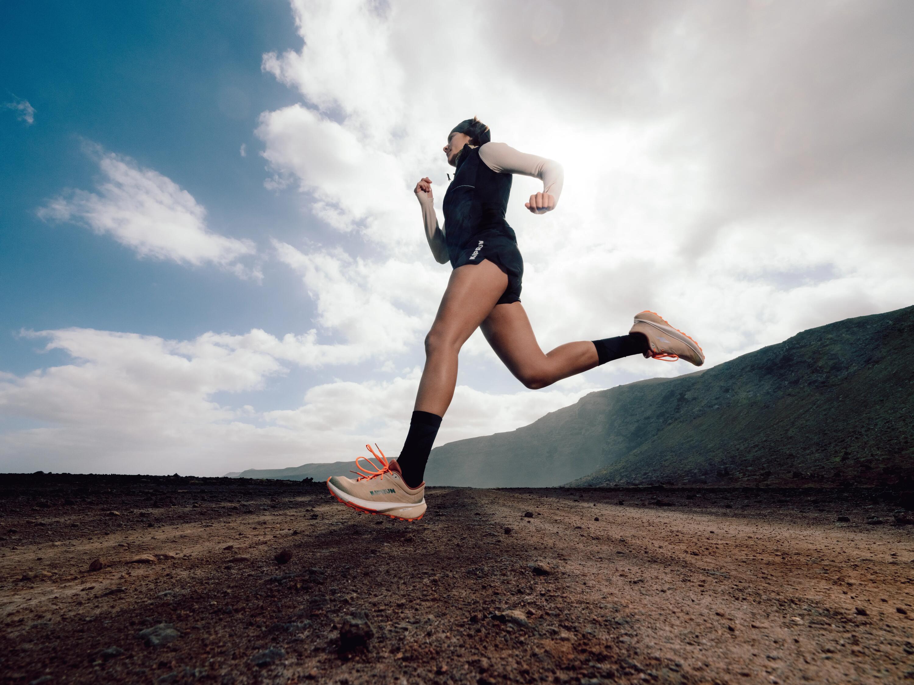 Kamizelka do biegania damska Kiprun 500 Run Warm ocieplana 13/15