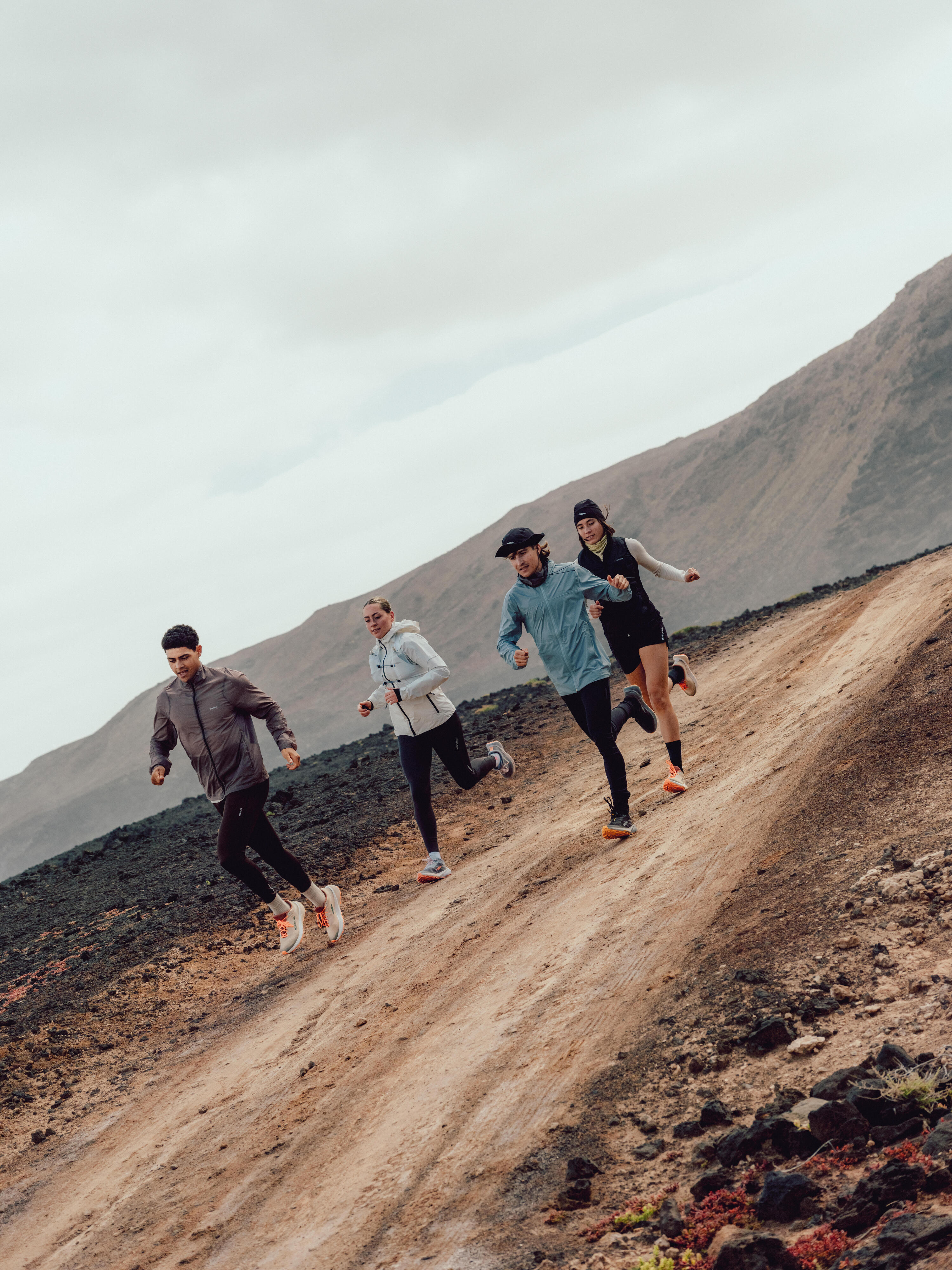 Chaussures de route et trail running femme, Kiprun Kipcore gravel gris et blanc 8/12