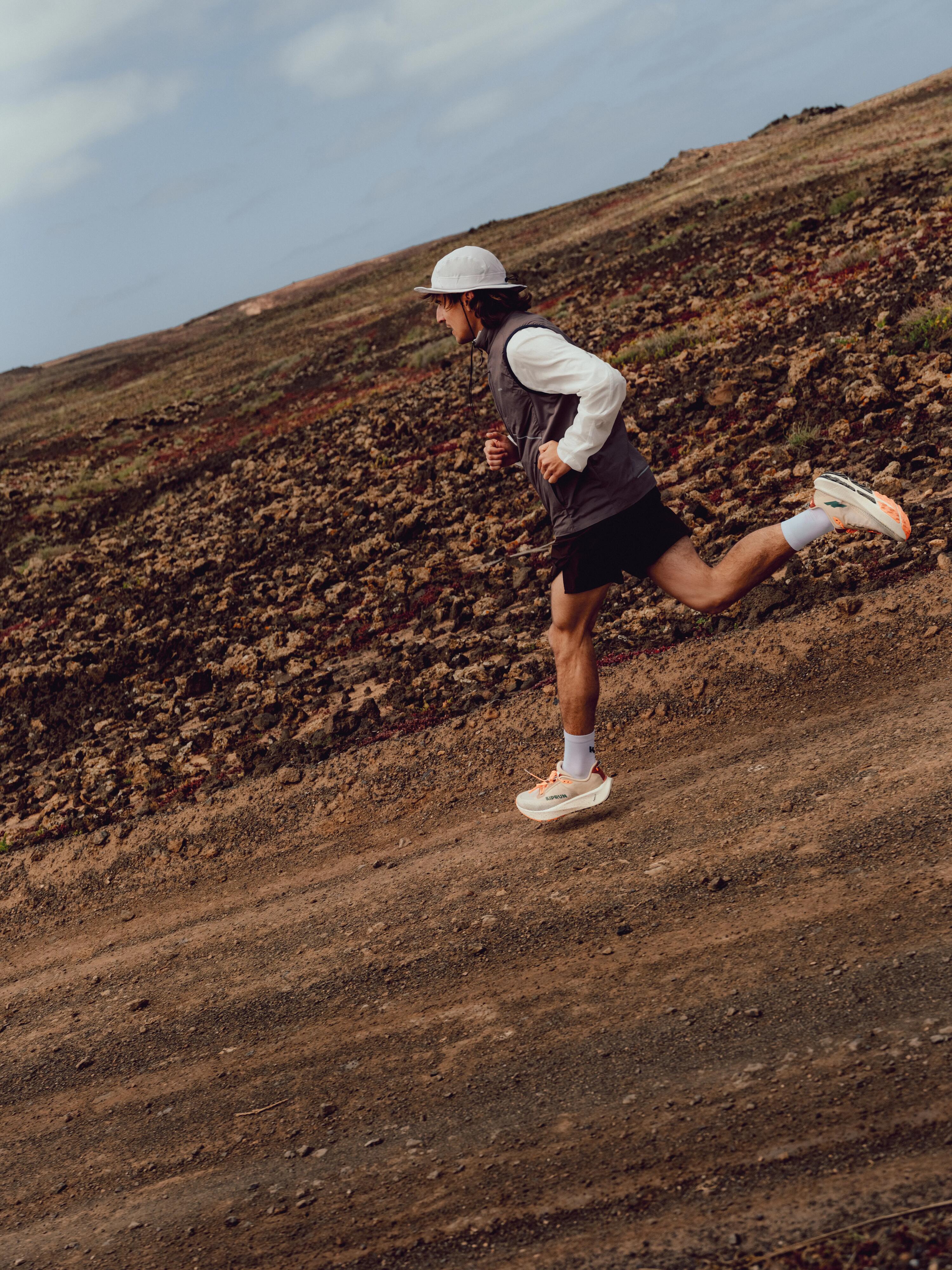 Chaleco cálido de running Hombre - KIPRUN SL 500 Warm marrón oscuro  12/15