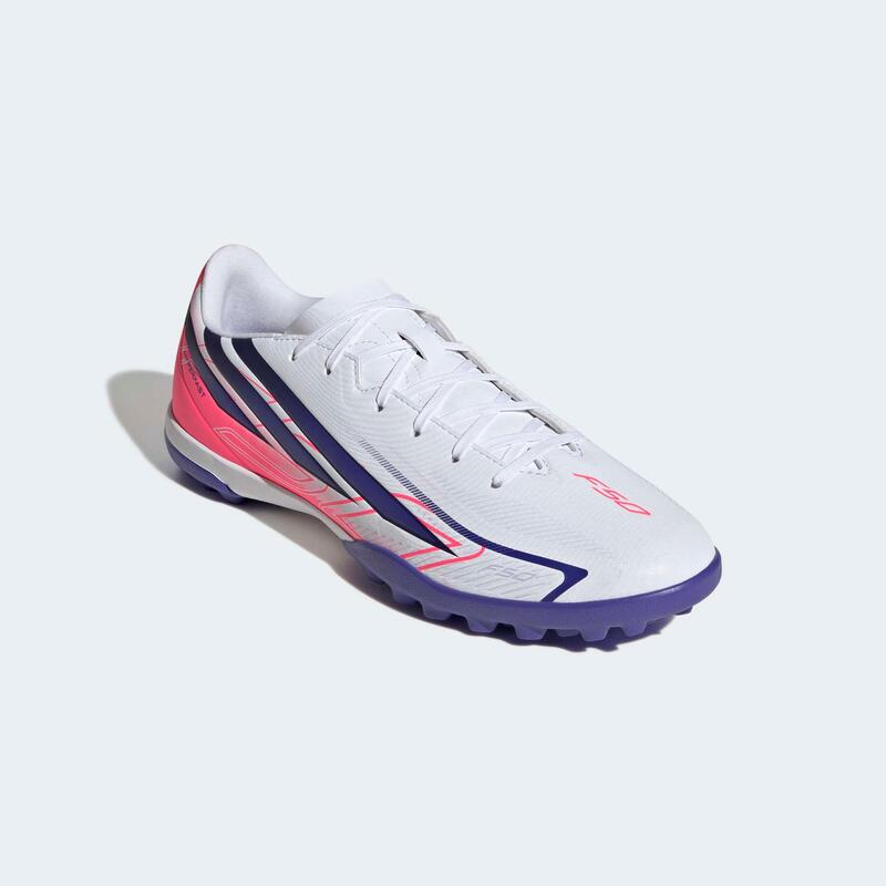 Ghete de fotbal adidas F50 Club gazon pentru adulți, Alb