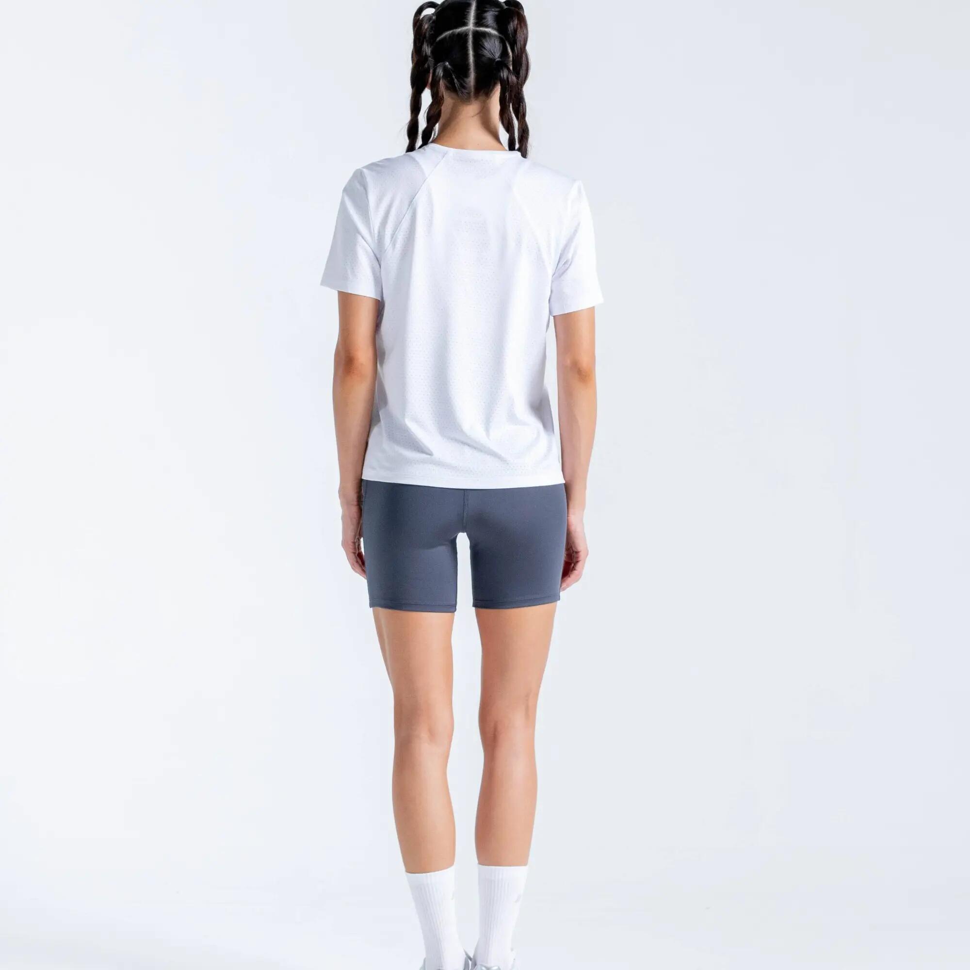 Pantalón corto de entrenamiento con corte ajustado y tela muy elástica  2/7