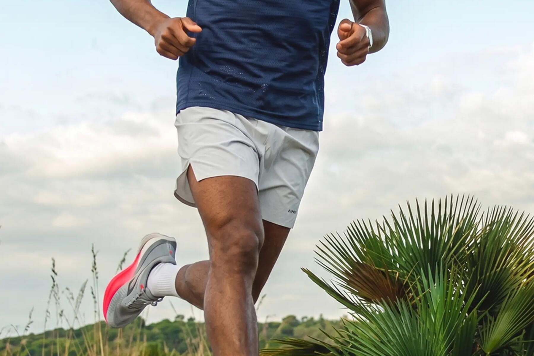 Mężczyzna biegający przygotowujący się do maratonu