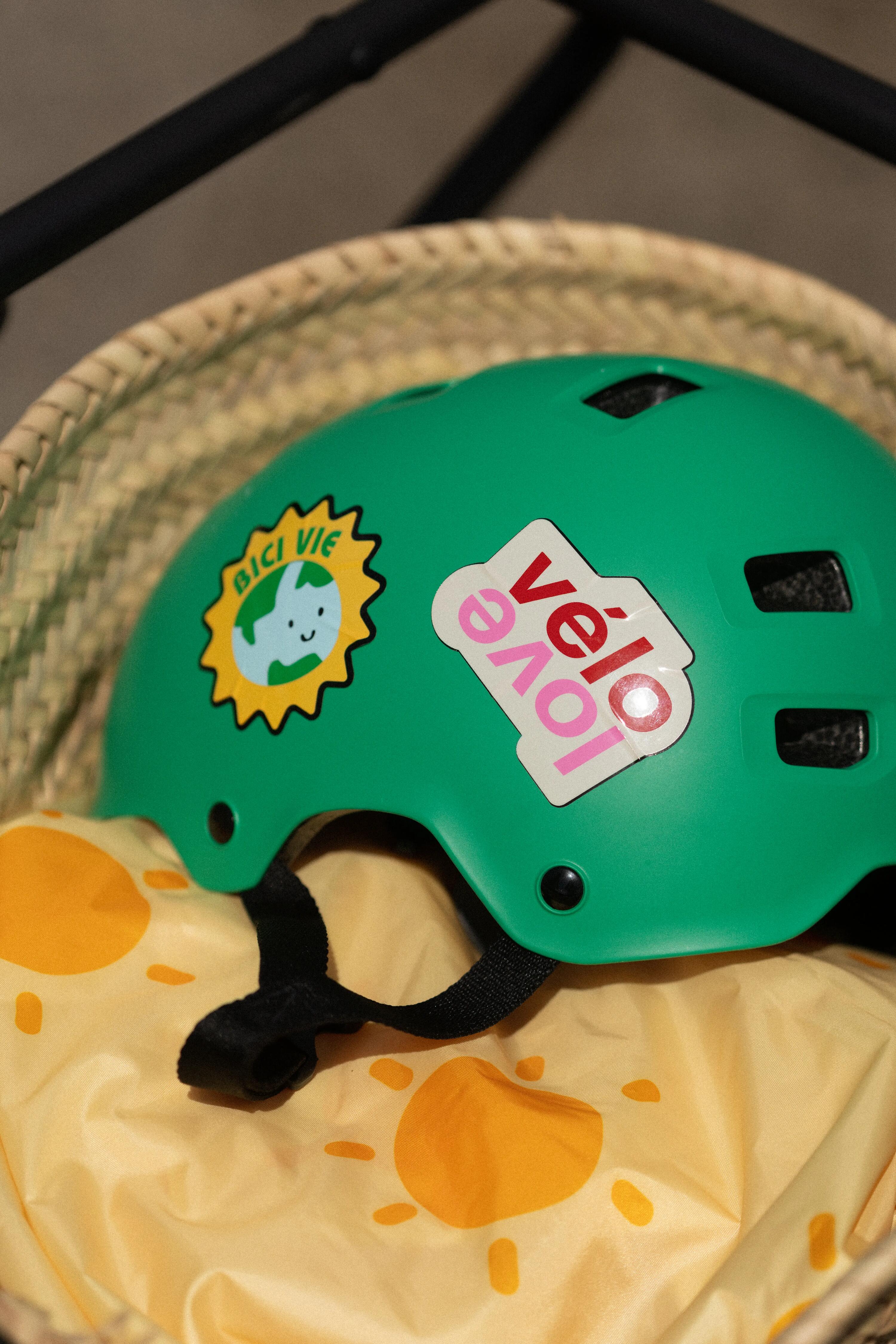 Autocollants casque vélo Mathilde Cabanas X Decathlon 3/6