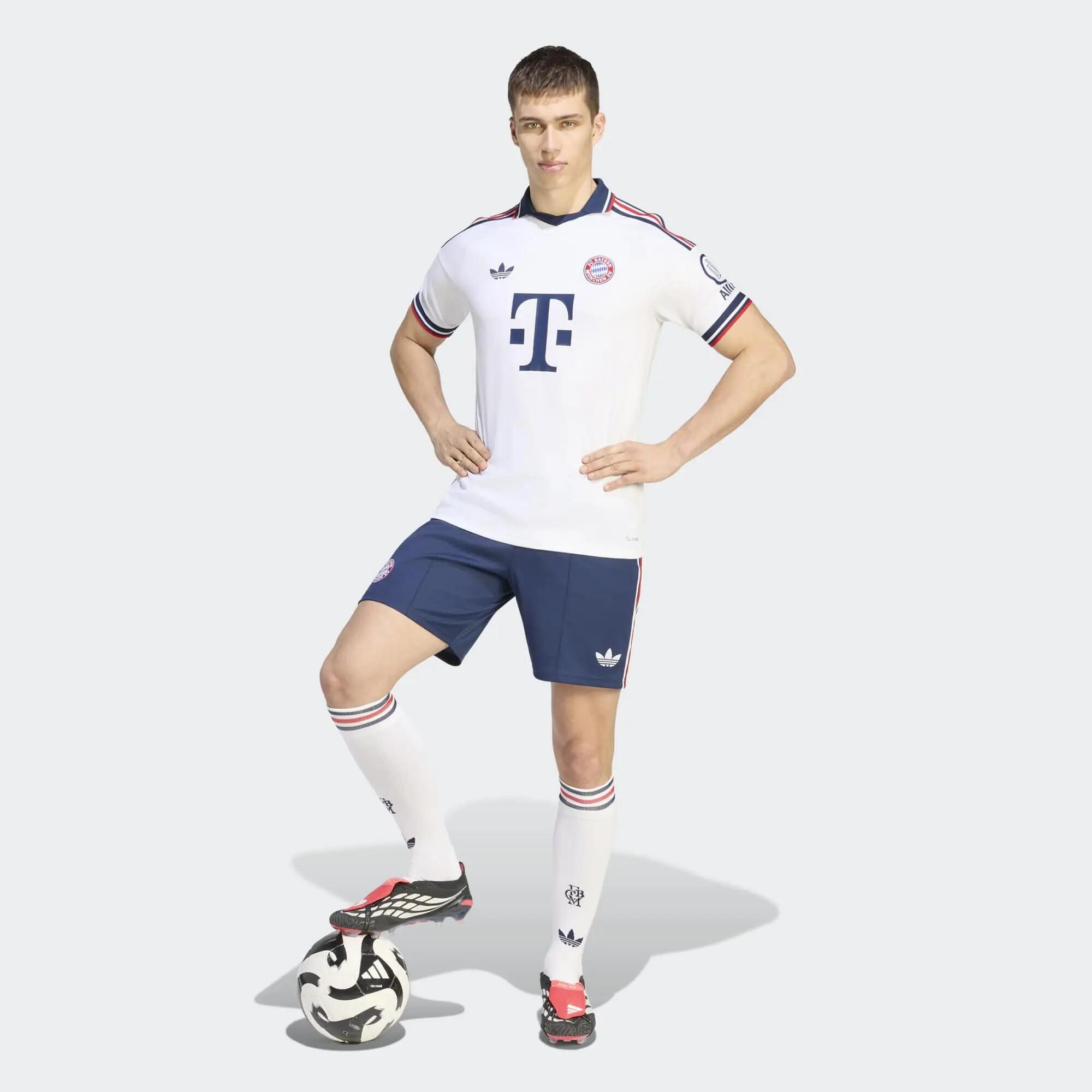 Dres Bayern Mnichov na venkovní zápasy 26/27 pro dospělé 3/8
