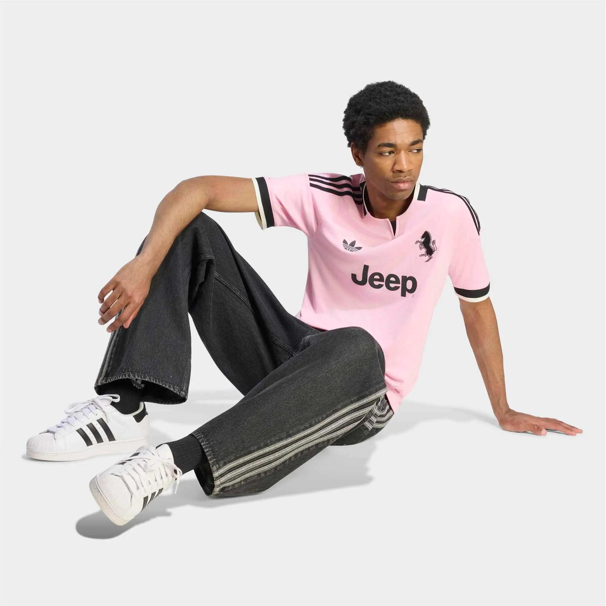 Dres Juventus Turín na venkovní zápasy 26/27 pro dospělé 3/7