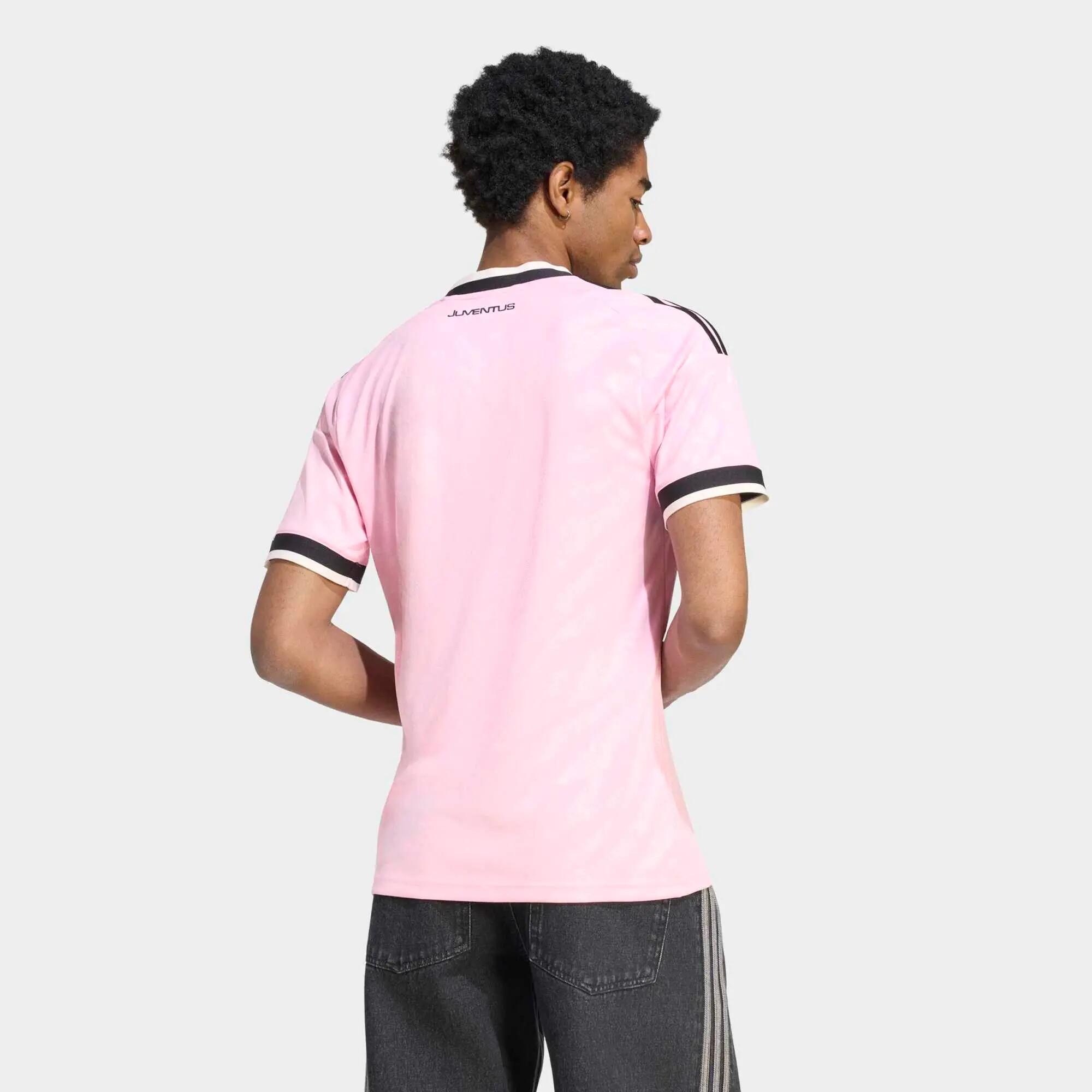 Dres Juventus Turín na venkovní zápasy 26/27 pro dospělé 4/7