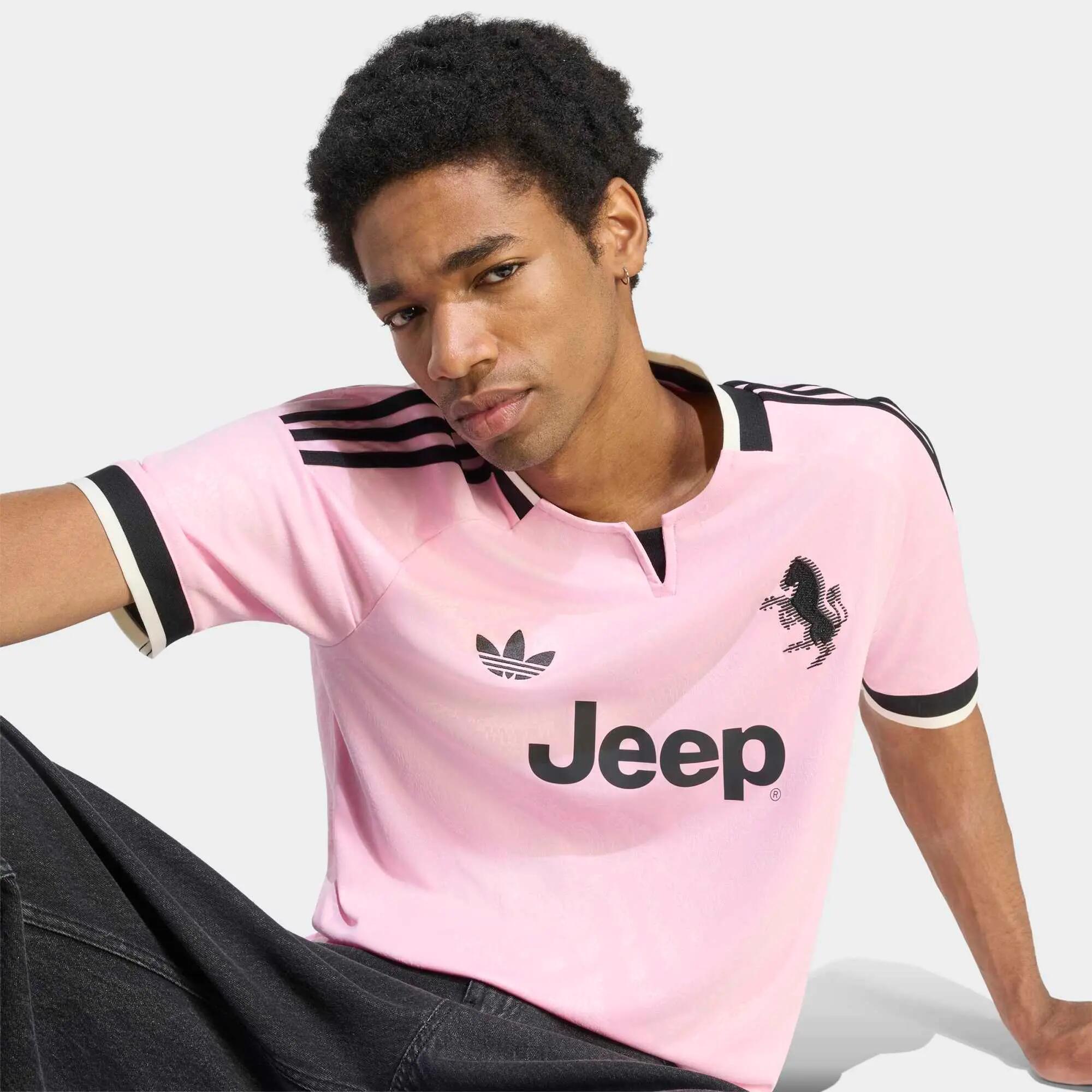 Dres Juventus Turín na venkovní zápasy 26/27 pro dospělé 2/7