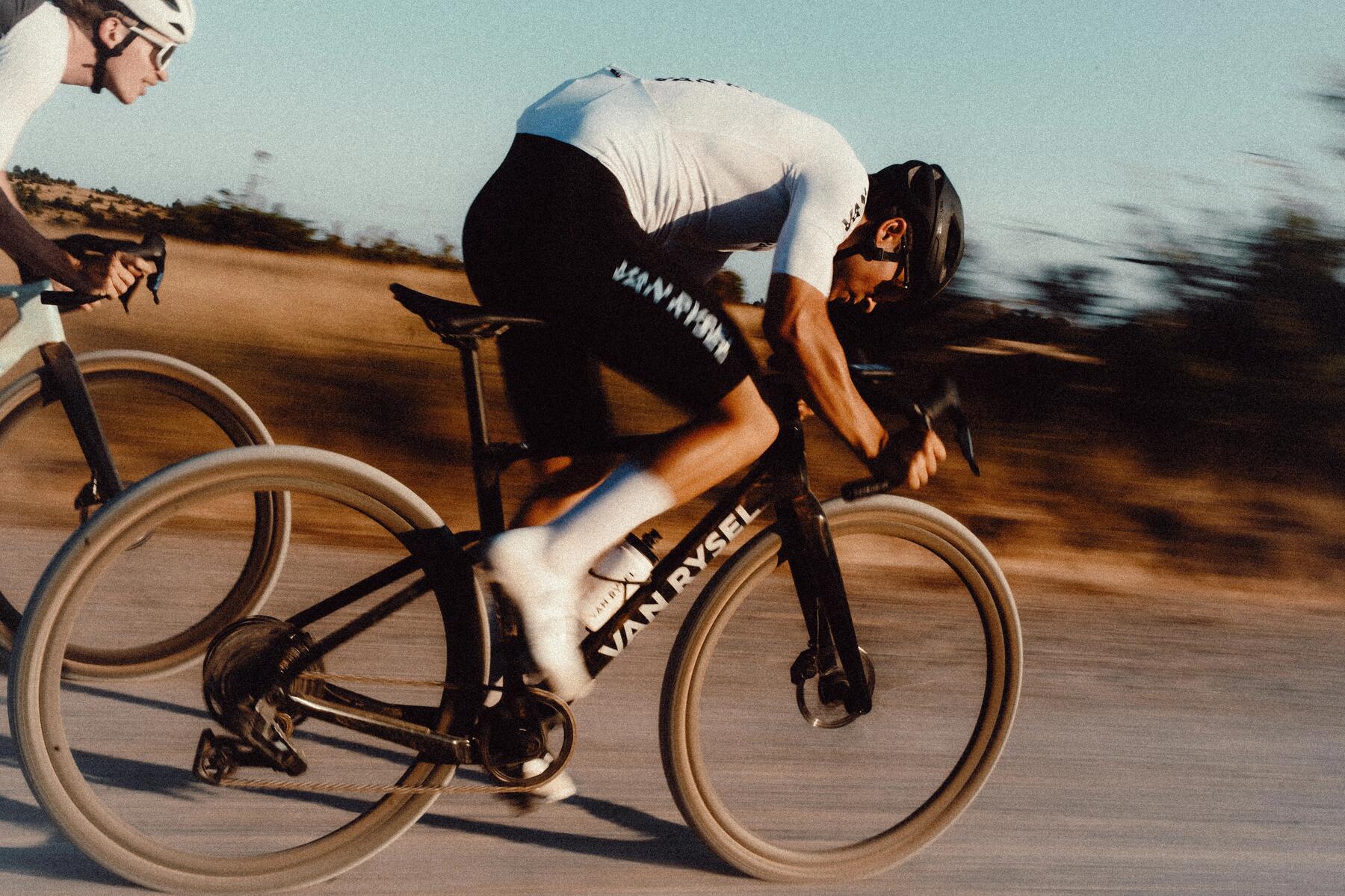 Comment transformer un vélo route en vélo gravel ?