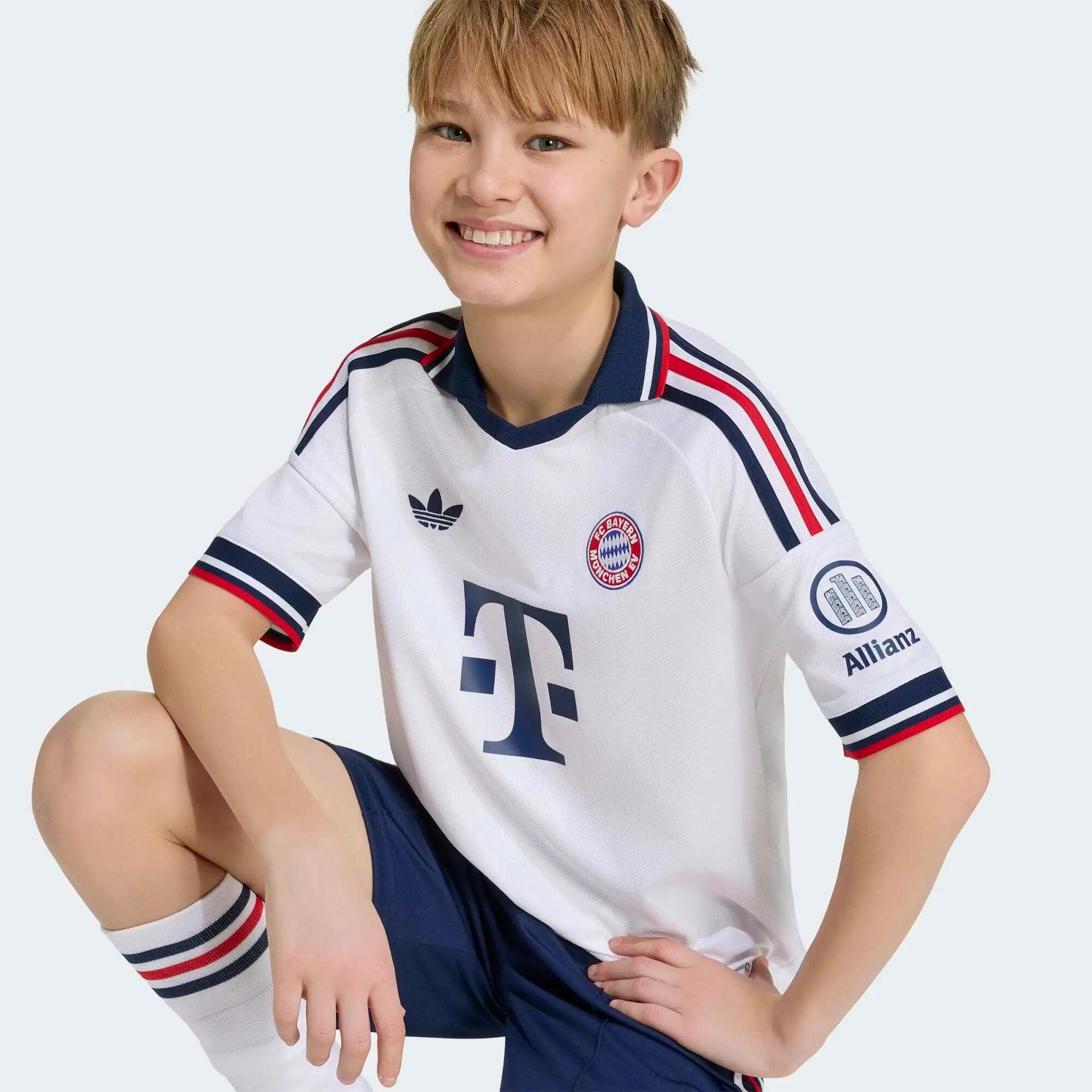 Dětský dres Bayern Mnichov na venkovní zápasy 26/27 2/8