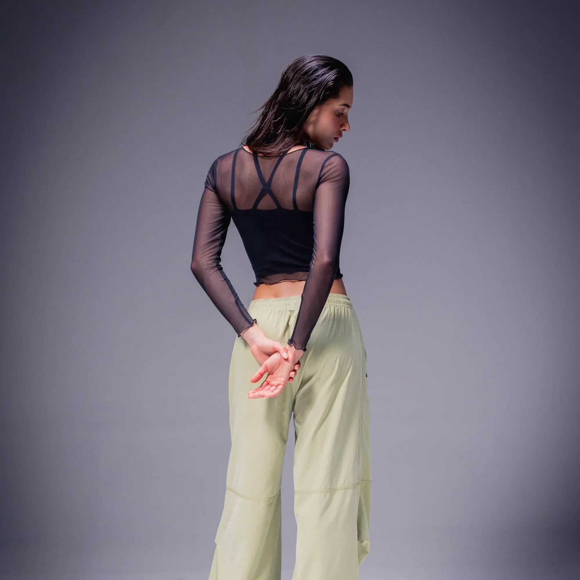 Crop top con mangas largas transparentes para mujer, Racketball Fit negro 4/10