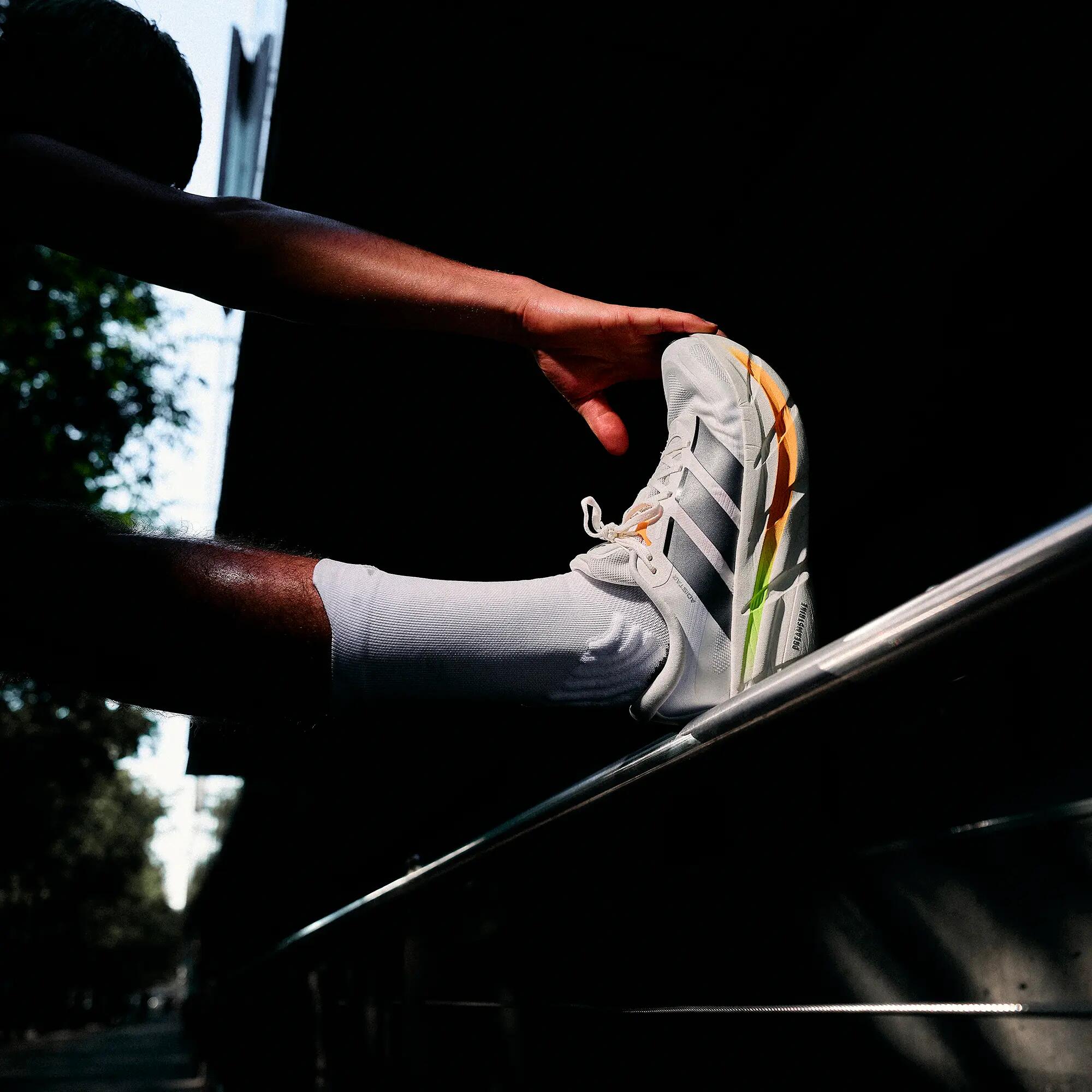 Chaussures de running route Homme, adidas Adistar 5 blanc beige et orange 11/19