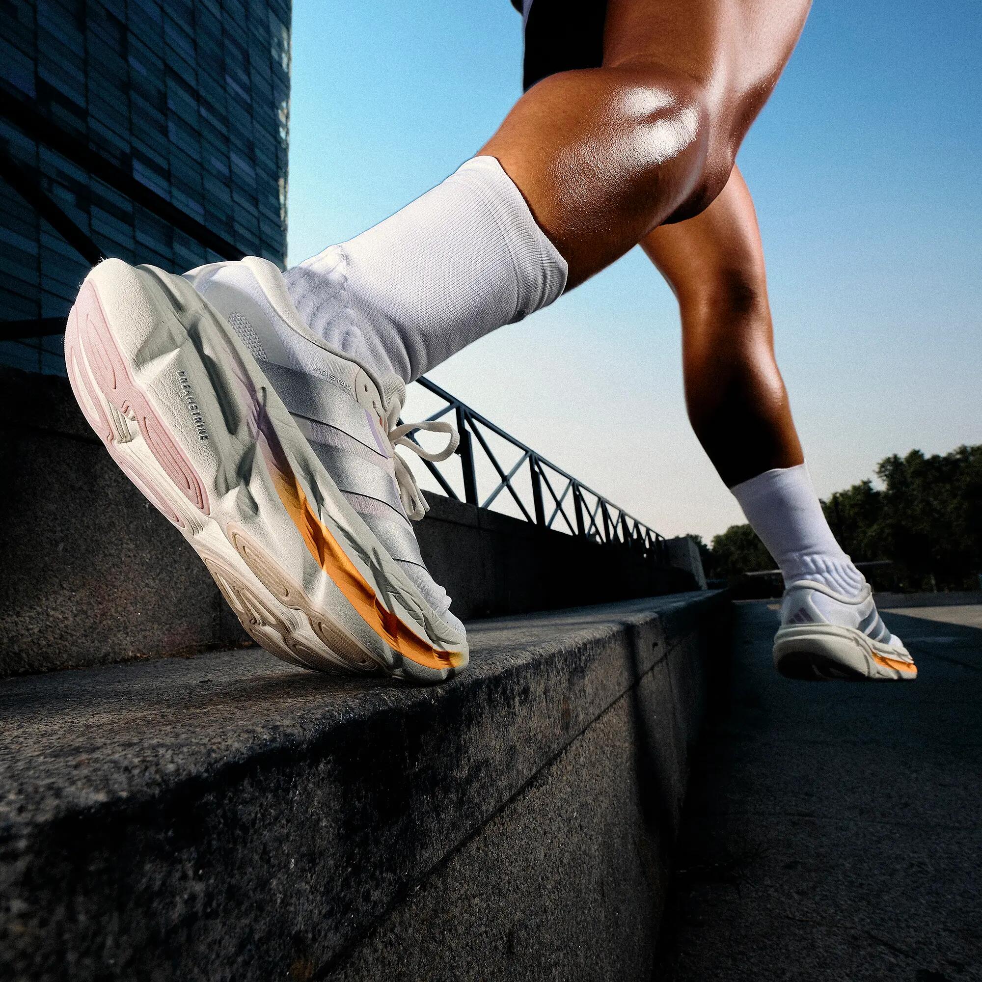 Hardloopschoenen voor dames Adistar 5 wit/beige/oranje 12/14