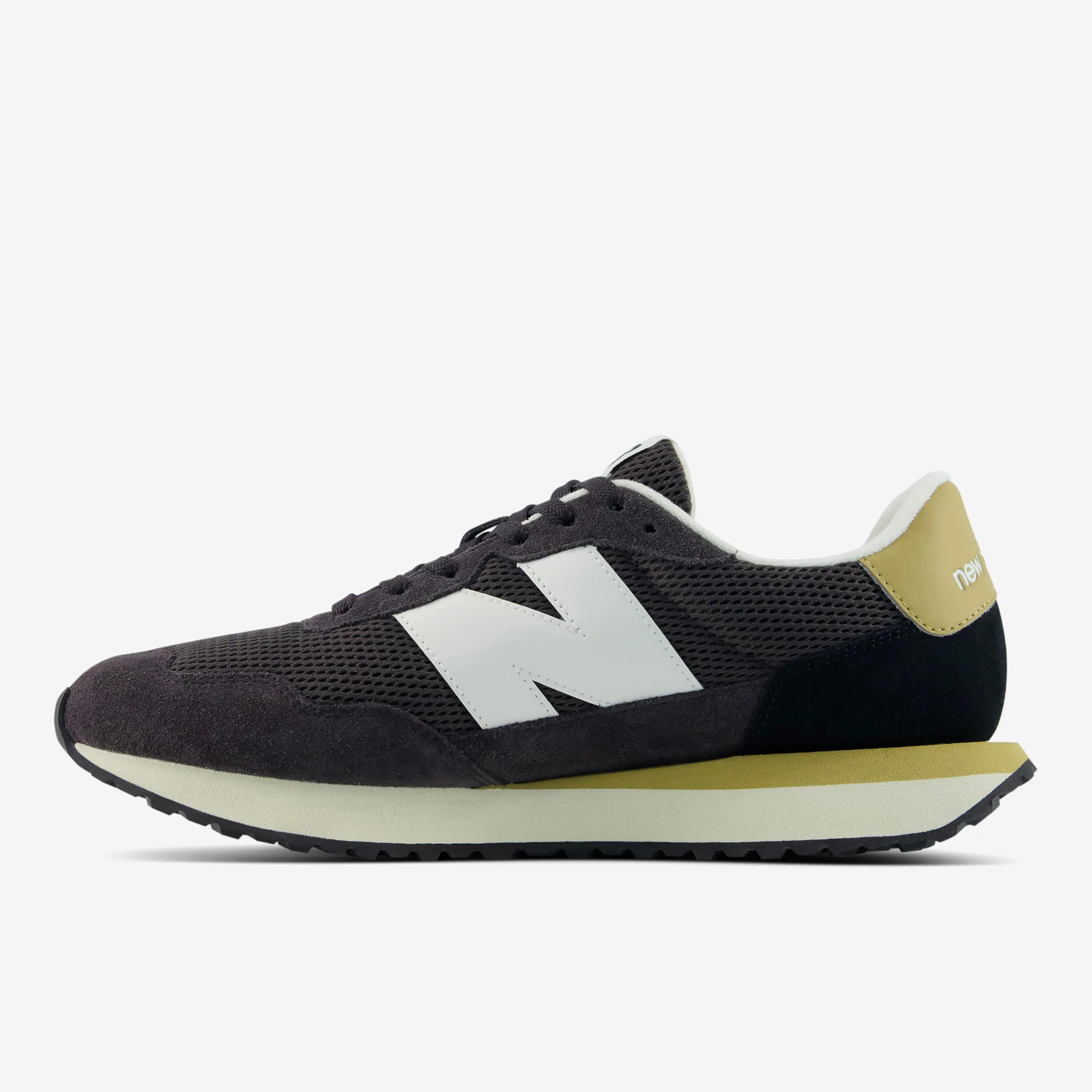 NEW BALANCE picture