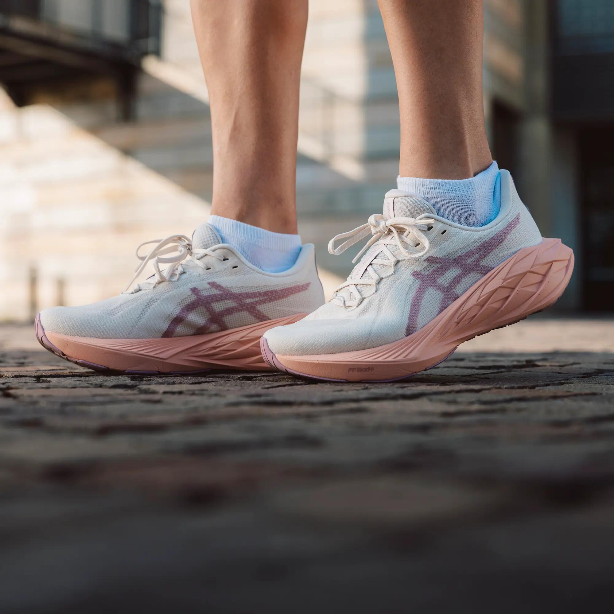Chaussures de running route femme Asics dynablast 6 11/12