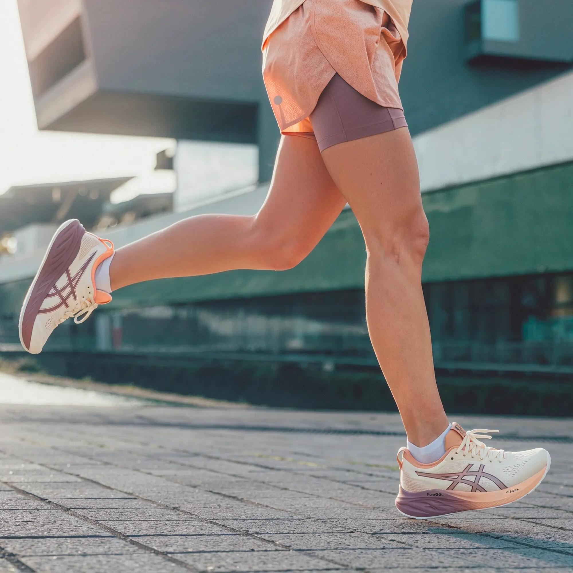 SABATILLES DE RUNNING DONA ASICS GEL STRATUS 5  3/10