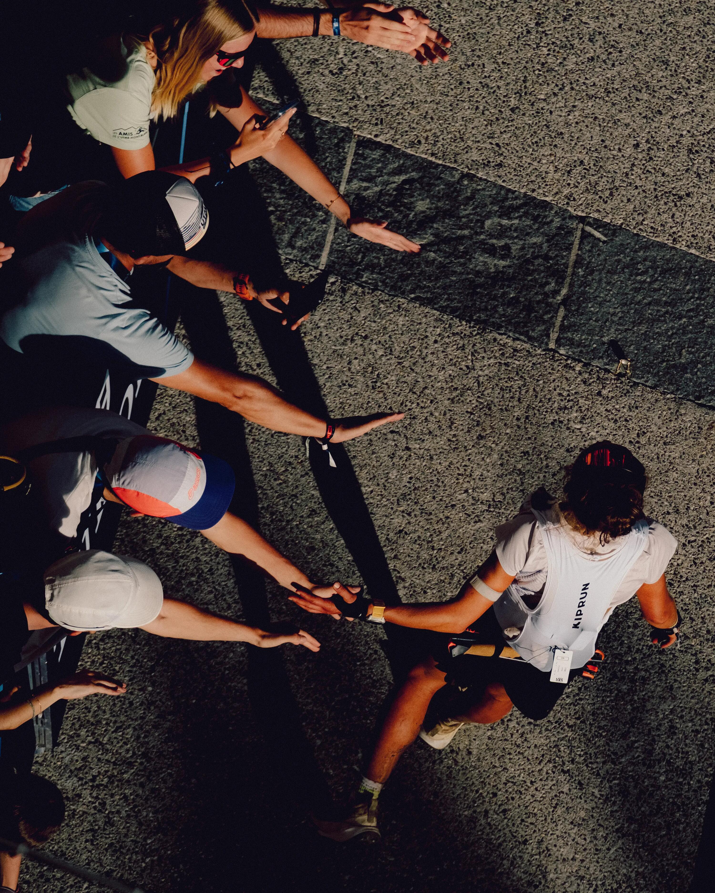 Kamizelka do biegania unisex Kiprun Proteam 10 na softflaski 20/23