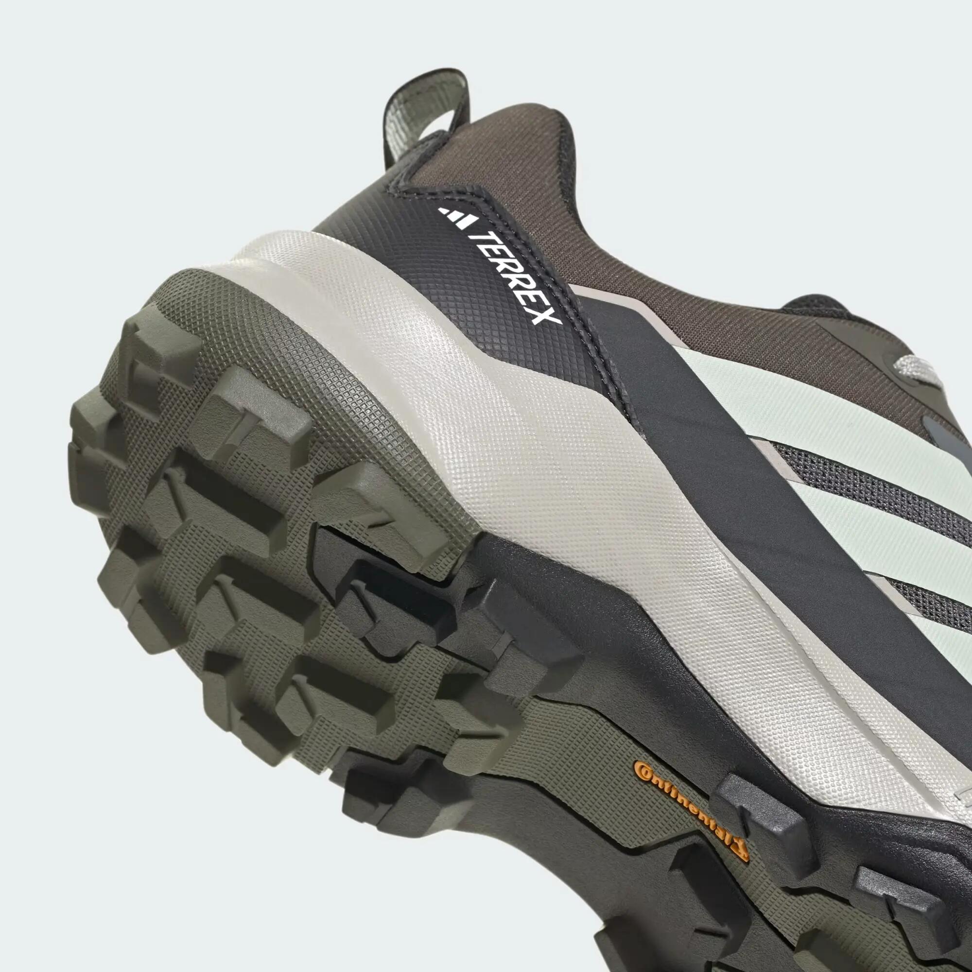 Zapatilla de montaña y trekking Adidas Terrex Skychaser Hombre AX5 2/6