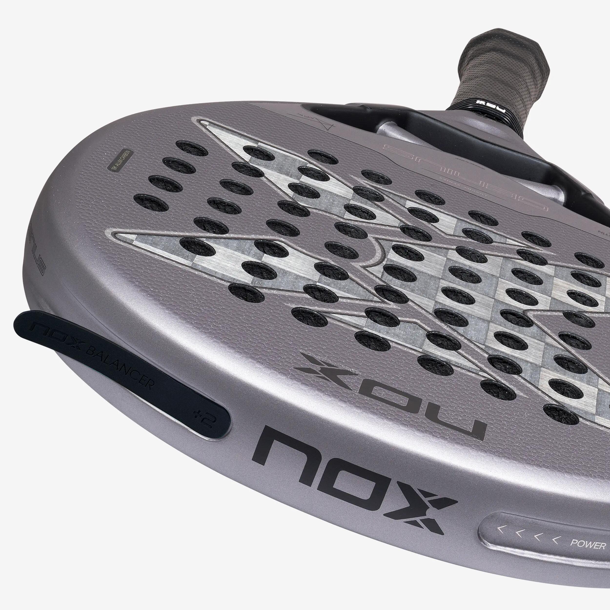 NOX AT10 Genius 18K Alum Agustín Tapia padelová raketa 10/11