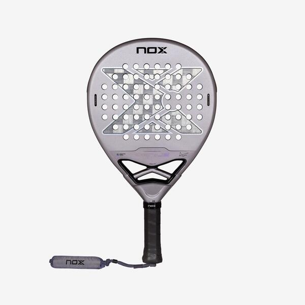 Pala de pádel Nox AT10 Genius 18K Alum, de Agustín Tapia