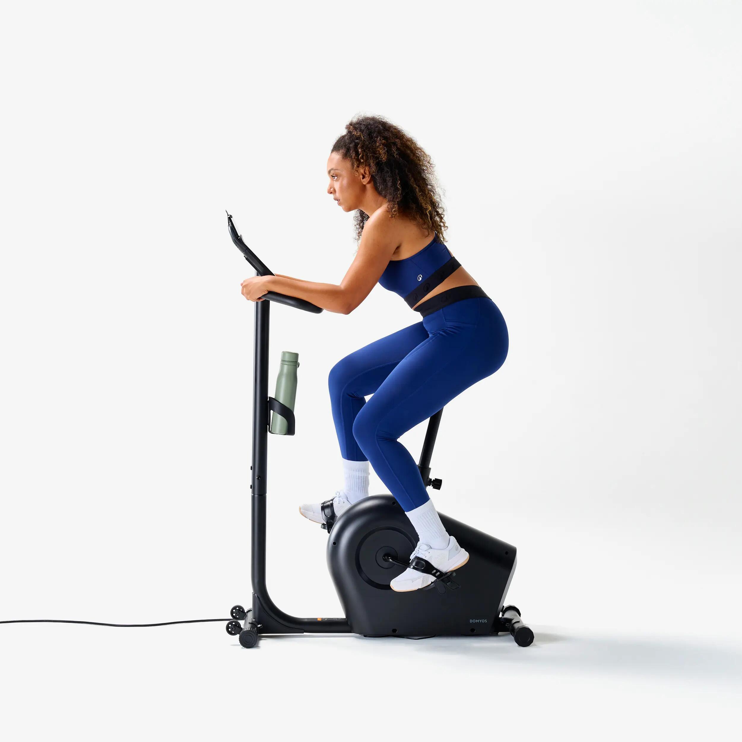Stacionárny bicykel s pripojením k aplikáciám a motorizovaným odporom EB140 B 3/12