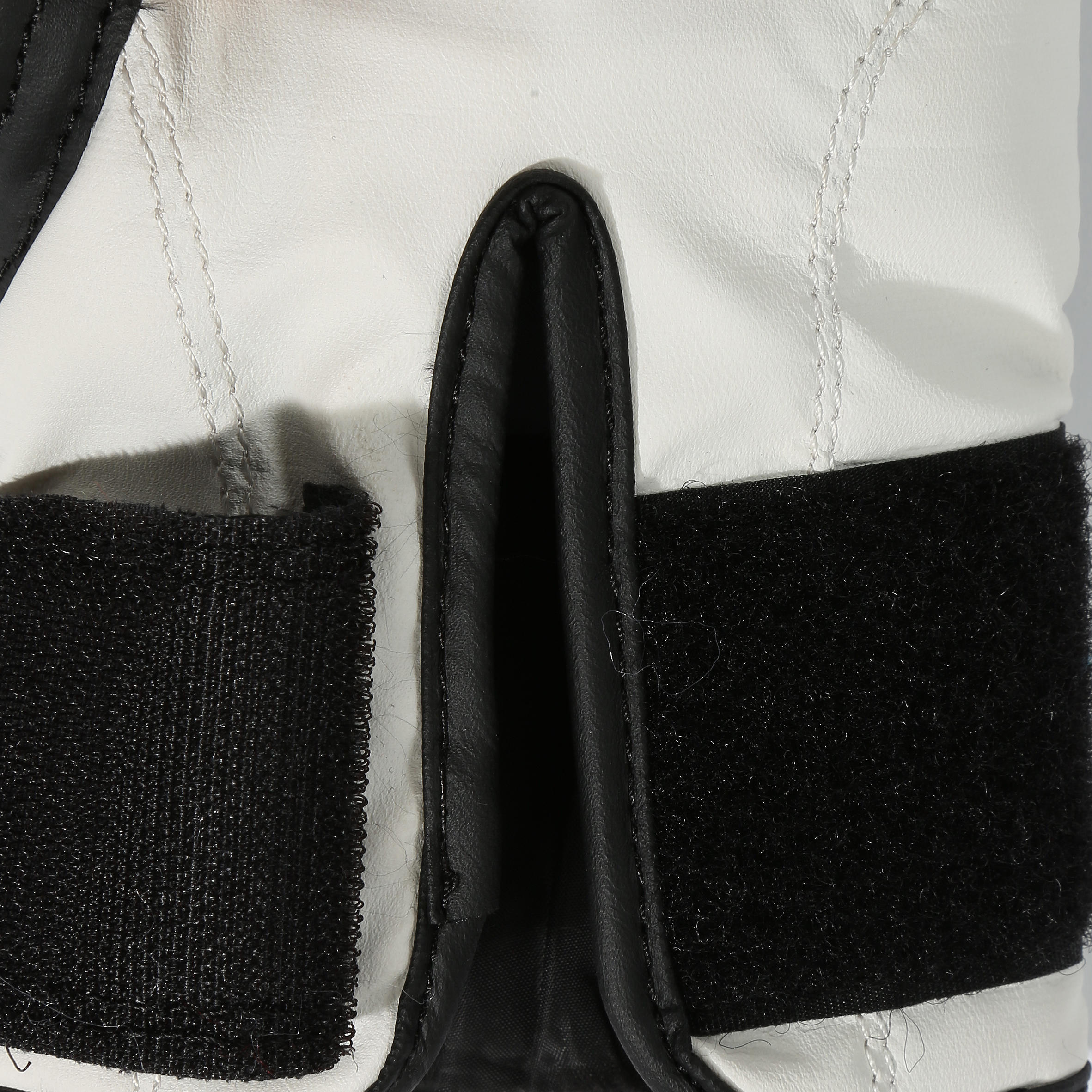 Kids' Beginner Boxing Bag Set: Red Bag + Black Gloves 10/16