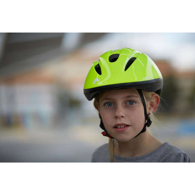 Kask miejski na rower 300 DLA DZIECI ZIELONY BTWIN Kaski rowerowe