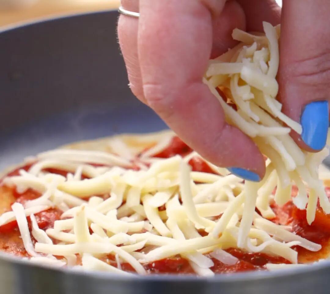 sprinkle the mozzarella