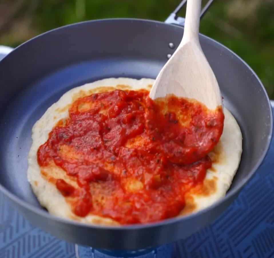 spread the tomato sauce