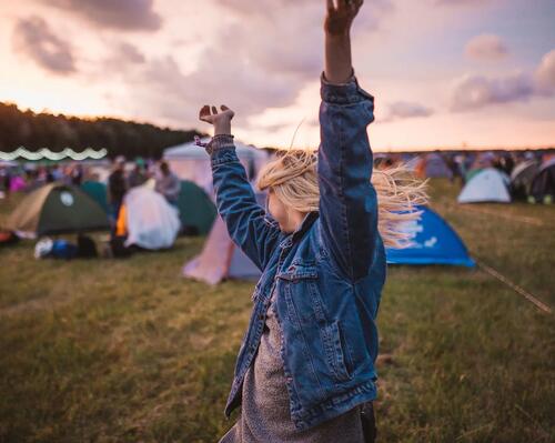 Astuces sportives : ces objets à emporter pour un festival réussi !