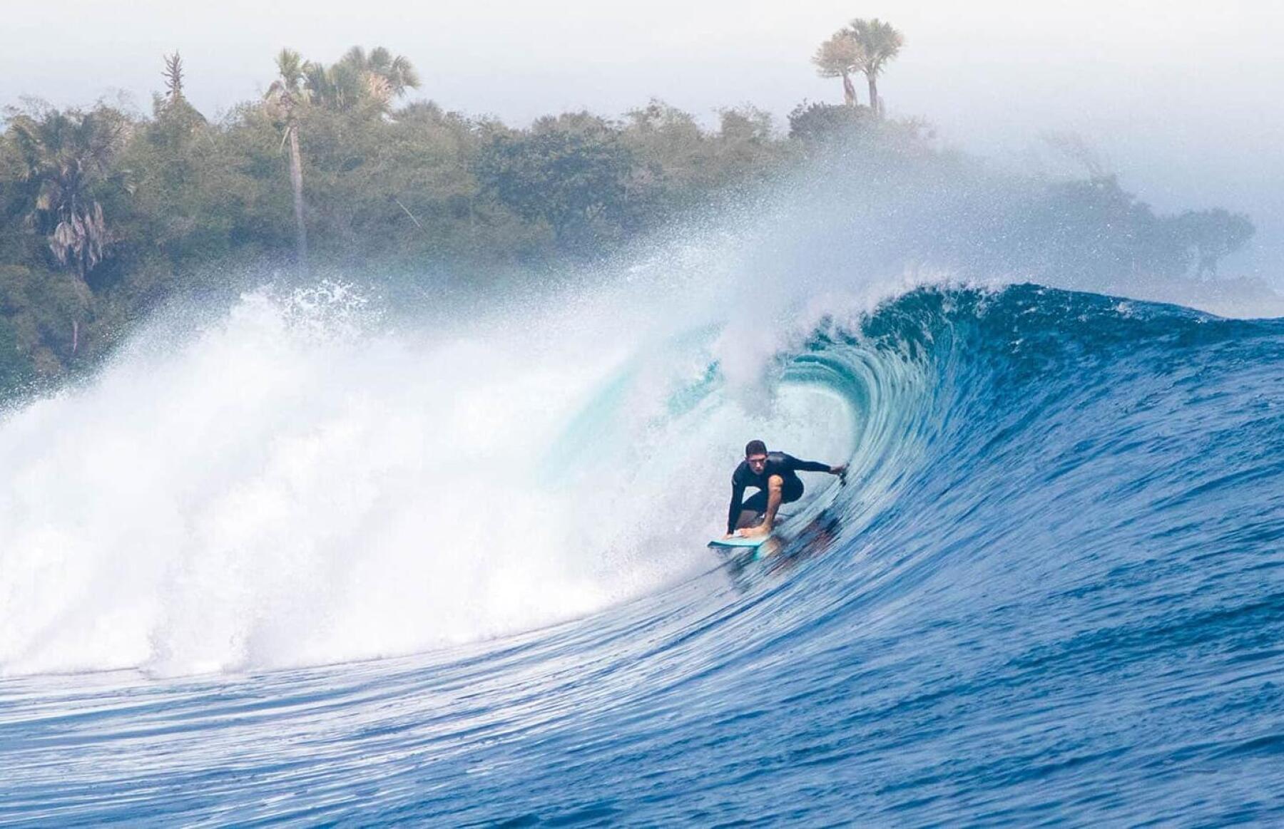 surfing bali