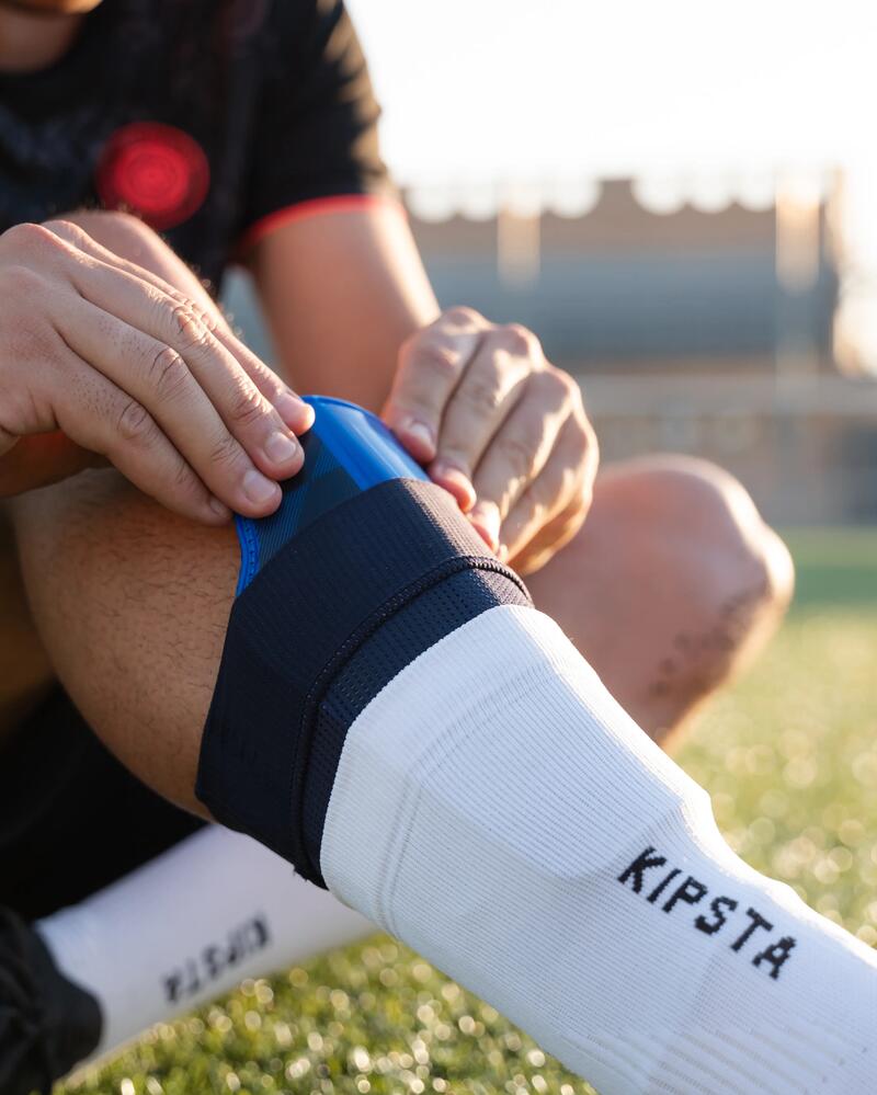 Cómo colocar las espinilleras de fútbol
