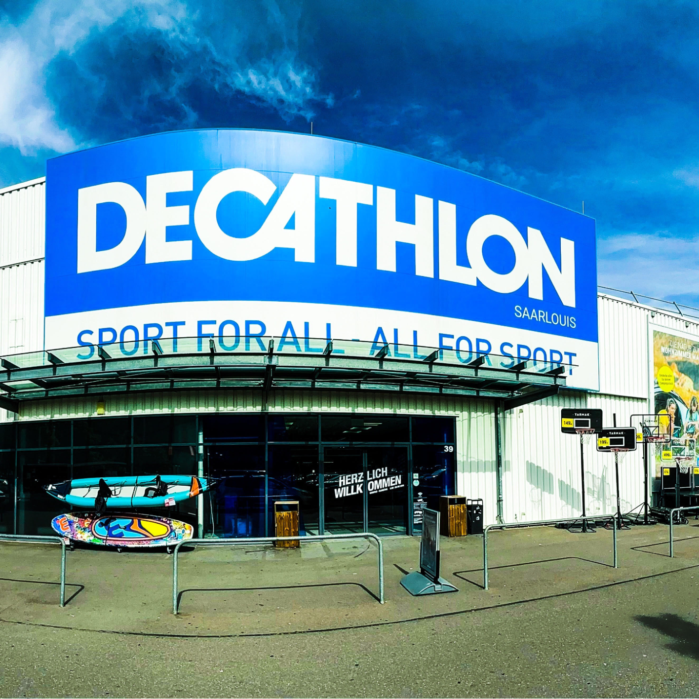 Außenansicht der DECATHLON Filiale Saarlouis