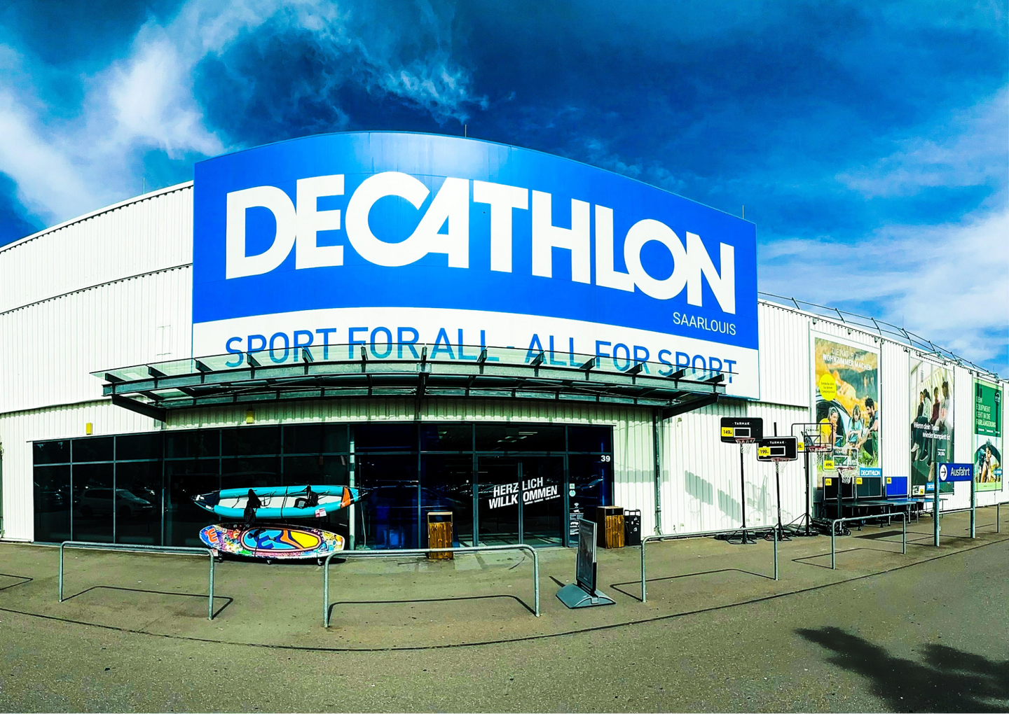 Außenansicht der DECATHLON Filiale Saarlouis