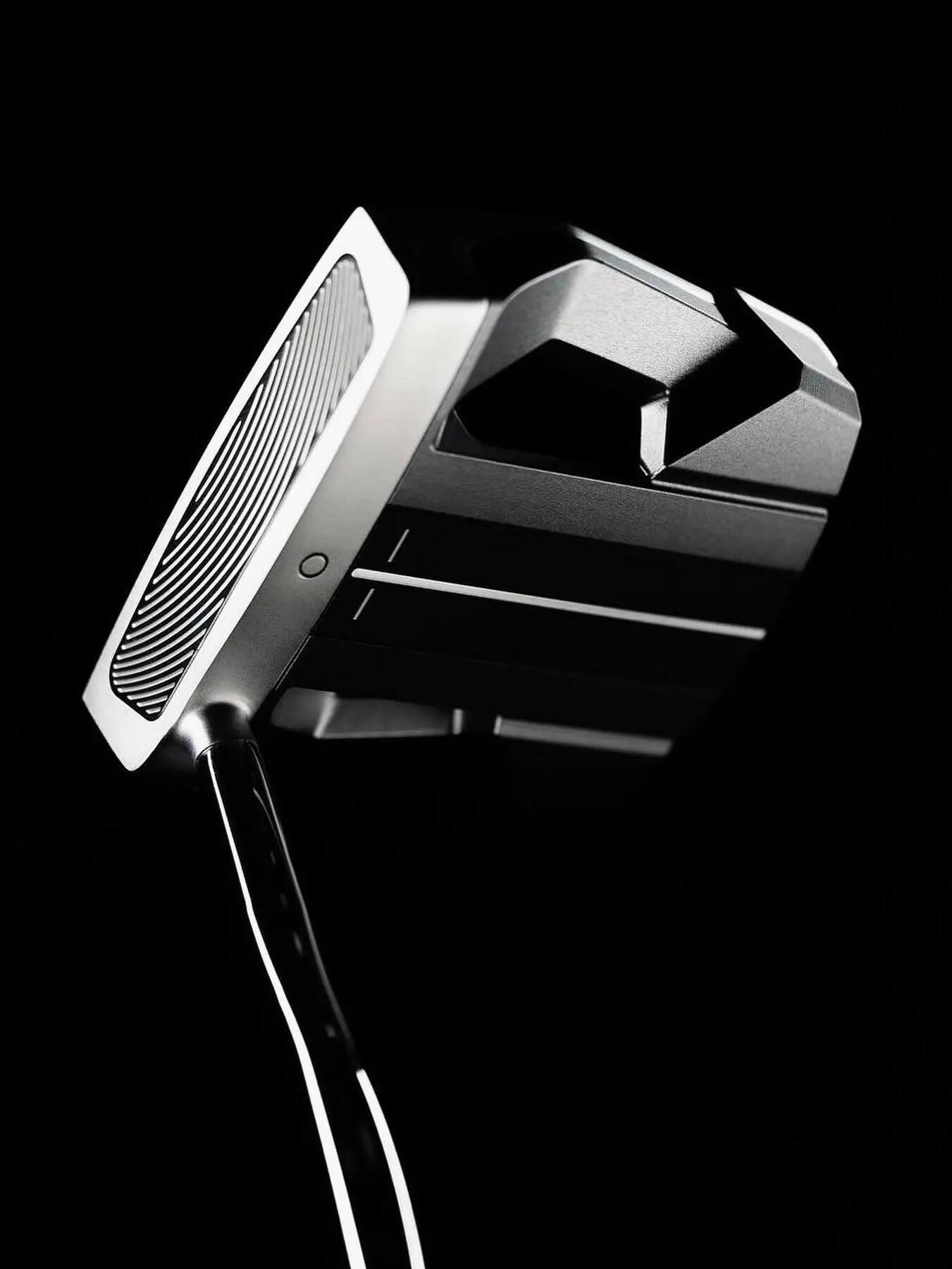 Un putter de golf testé par un robot unique