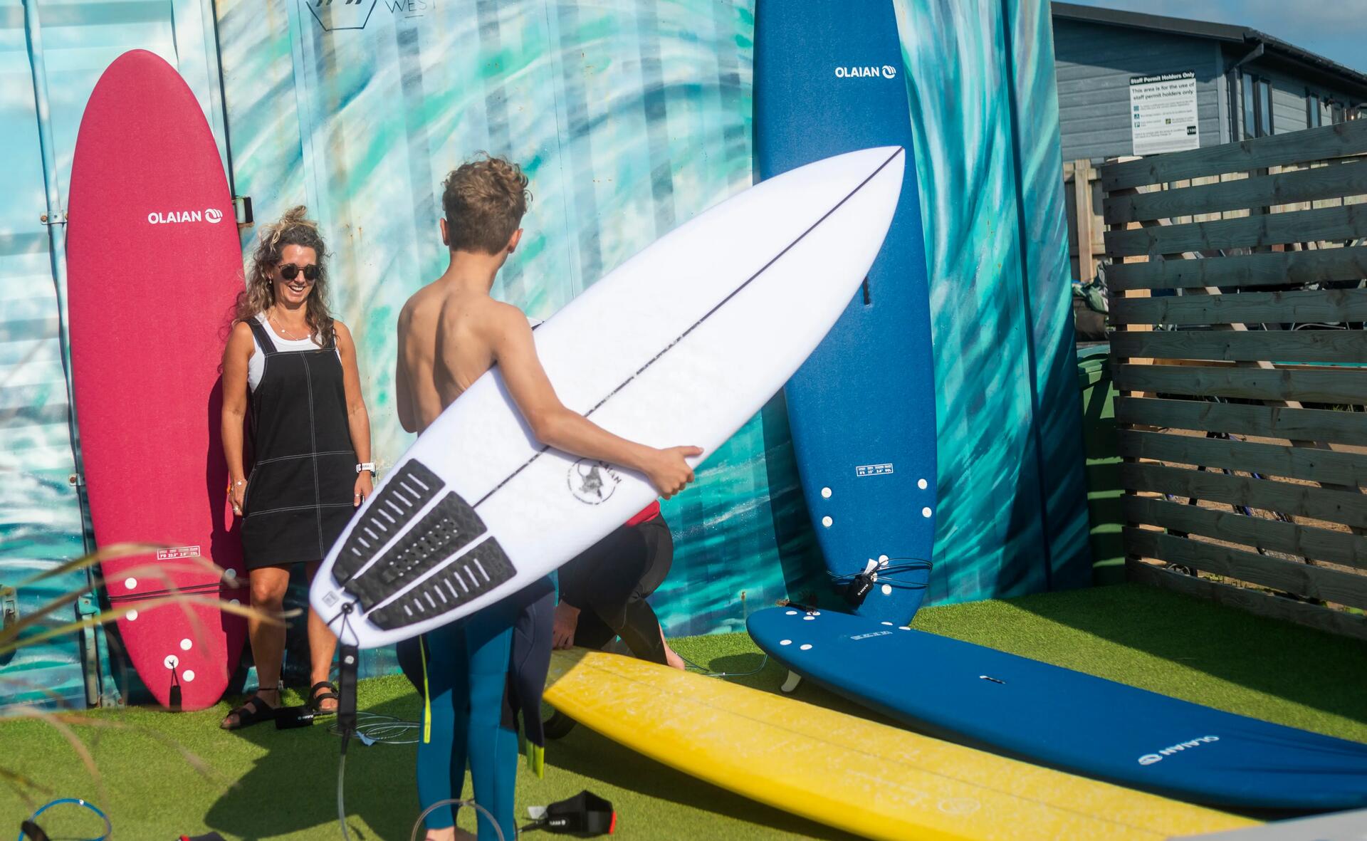 How to Choose the Right Surfboard for Your Level